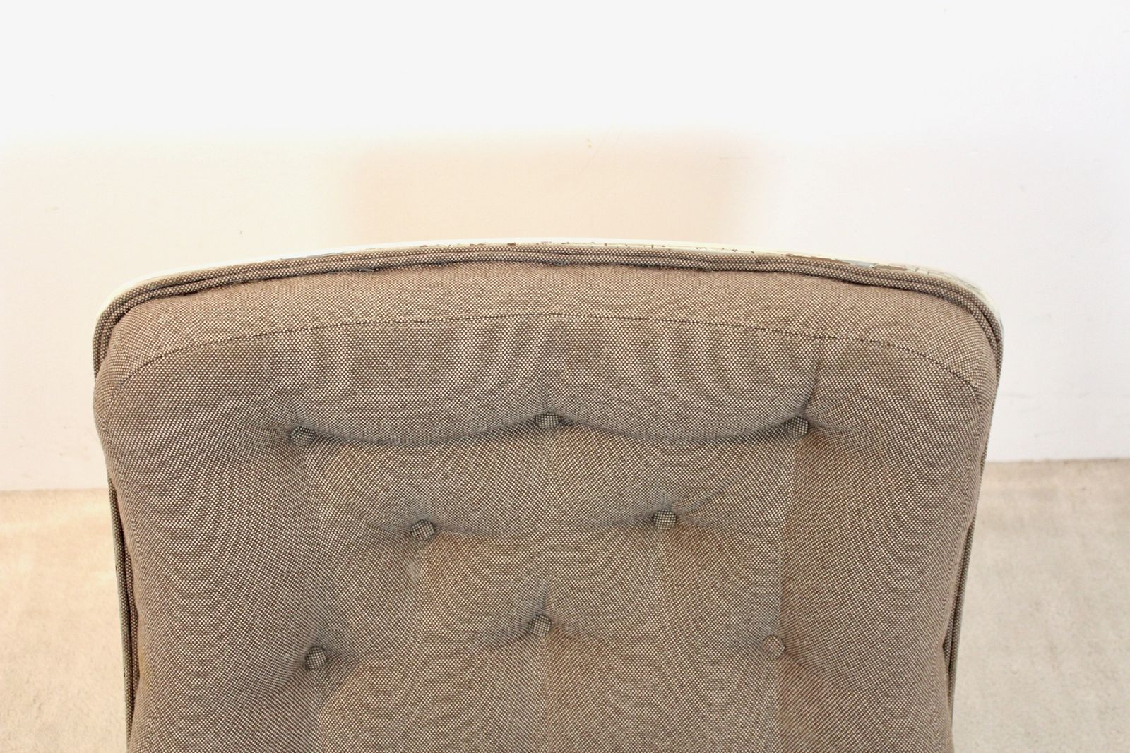 Artifort F976 Lounge Chair With Original Tufted Upholstery photo buy