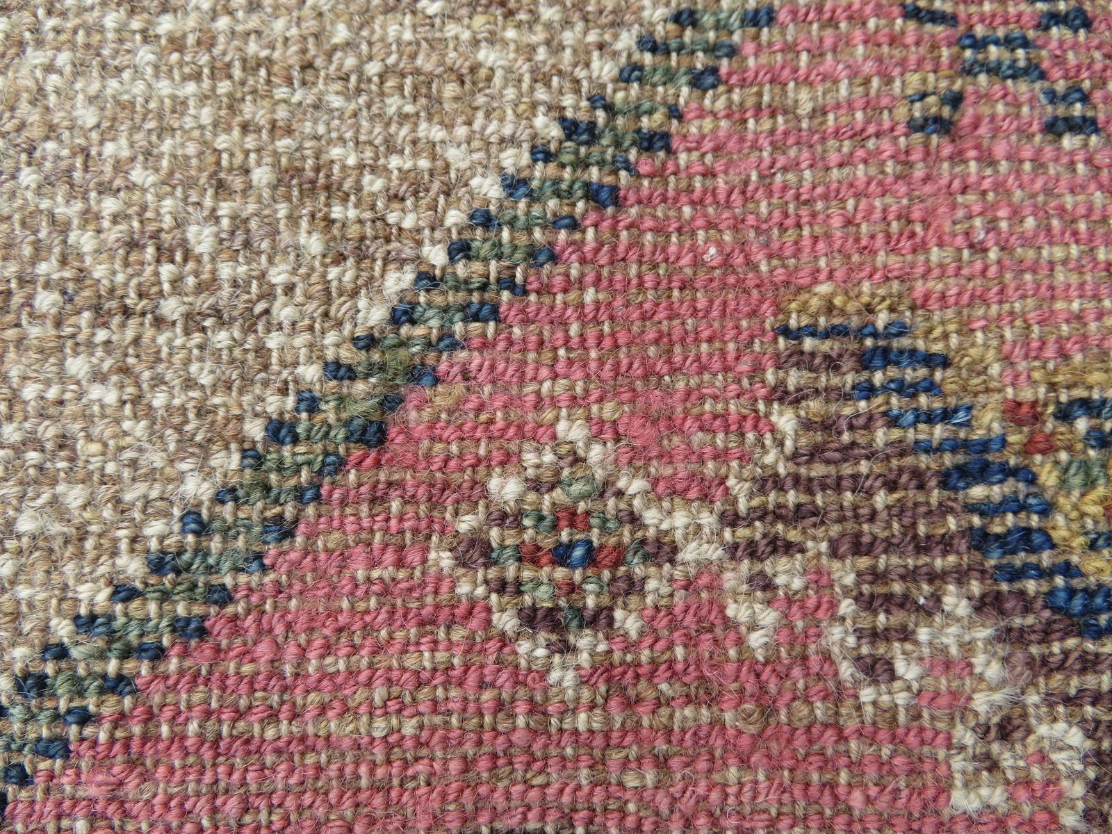 photo vintage Antique Kurdish Tribal Rug. 206cm X 117cm.