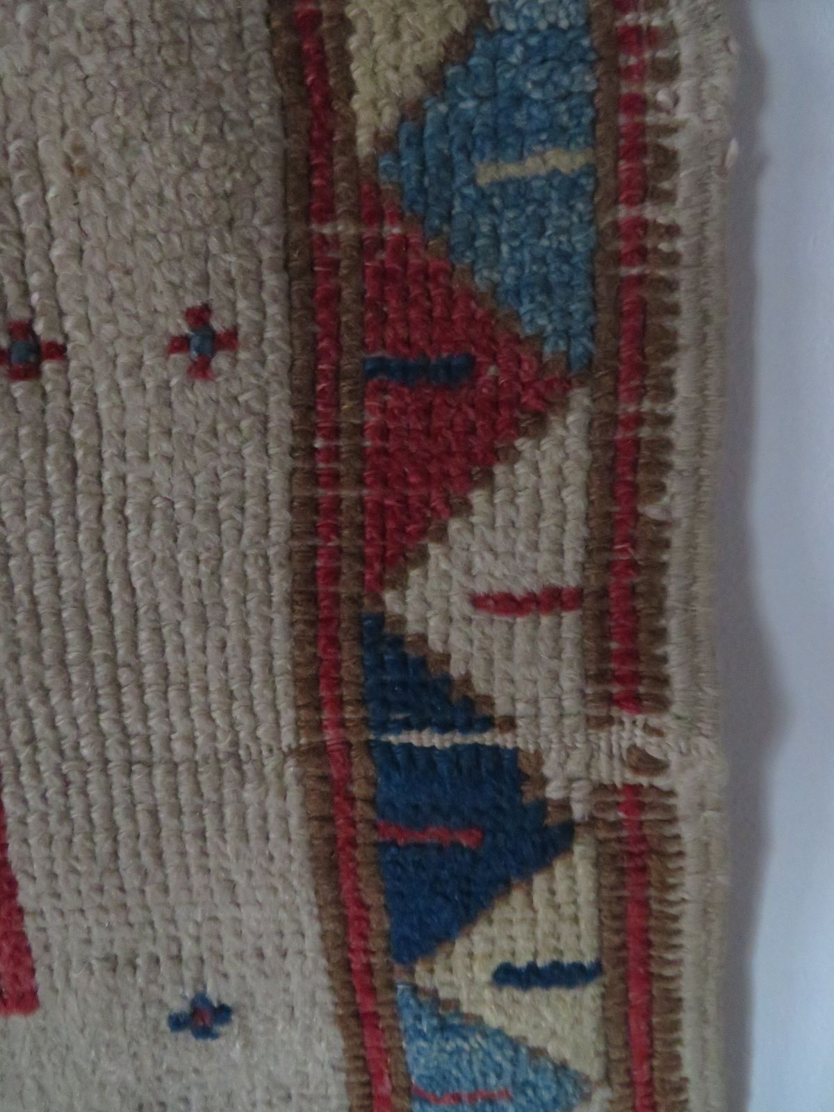 Scarce Antique White Ground Konya (Prayer) Rug. 120cm X 98cm. photo vinterior