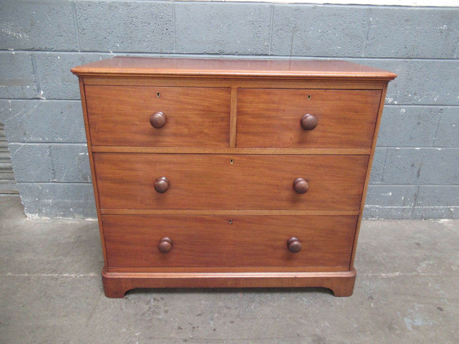 Victorian    Mahogany  Chest Of Drawers