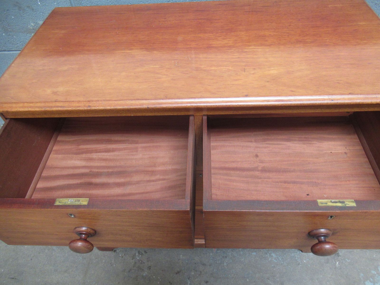 Victorian    Mahogany  Chest Of Drawers photo 375.0