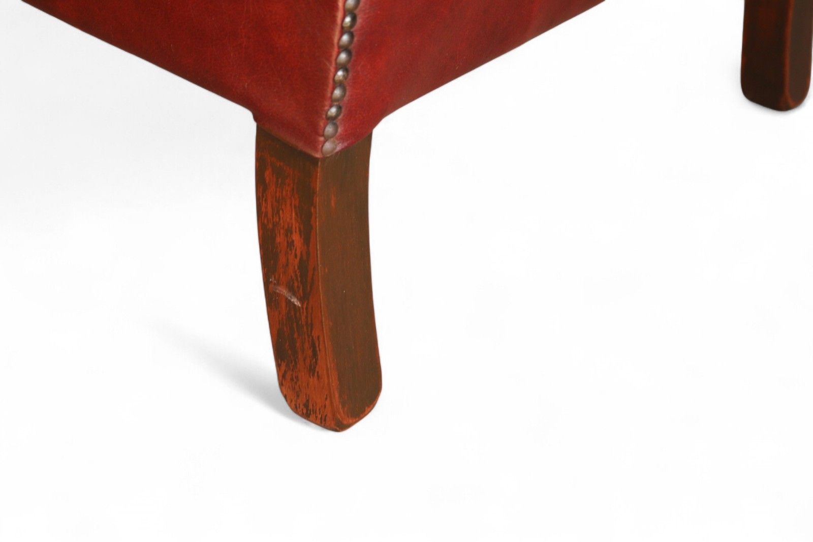 photo vintage Vintage Oxblood Red Leather Wingback Queen Anne Style  Chesterfield Chair