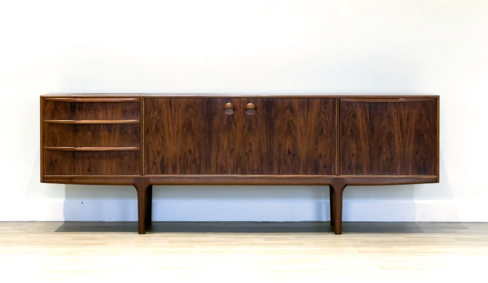 photo vintage McIntosh Long Sideboard In Rosewood