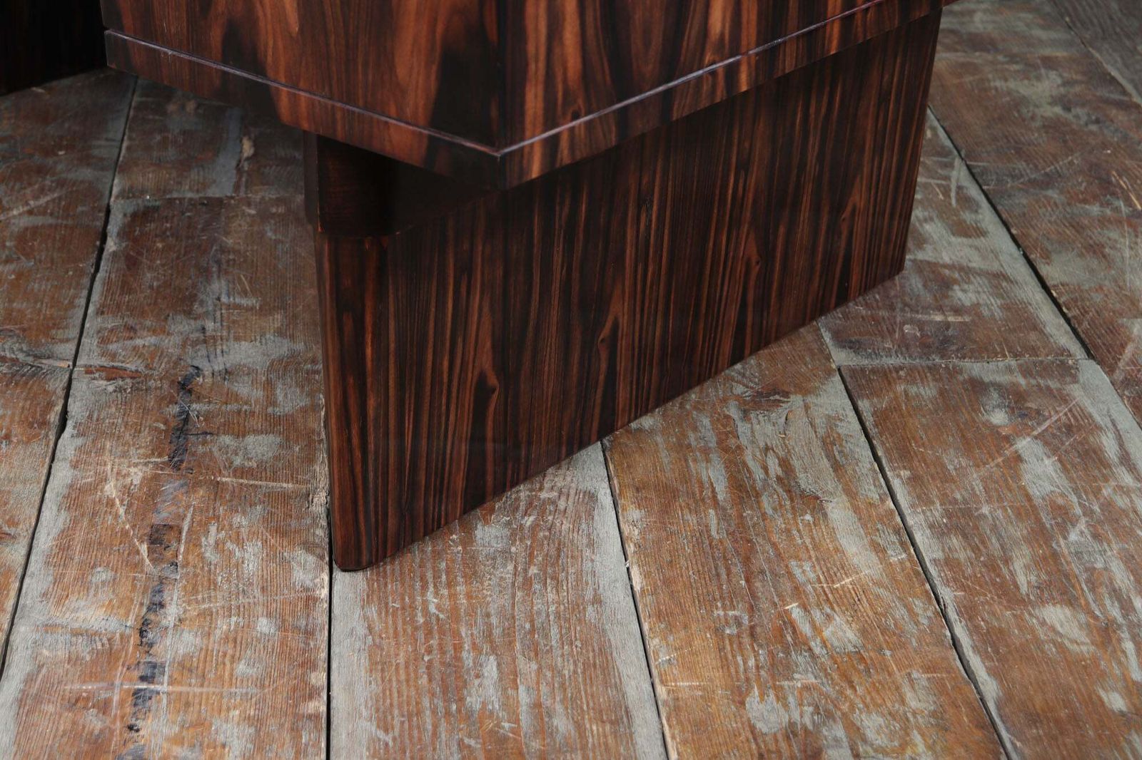photo vintage Italian Art Deco Macassar Ebony Desk With Leather Top C1950
