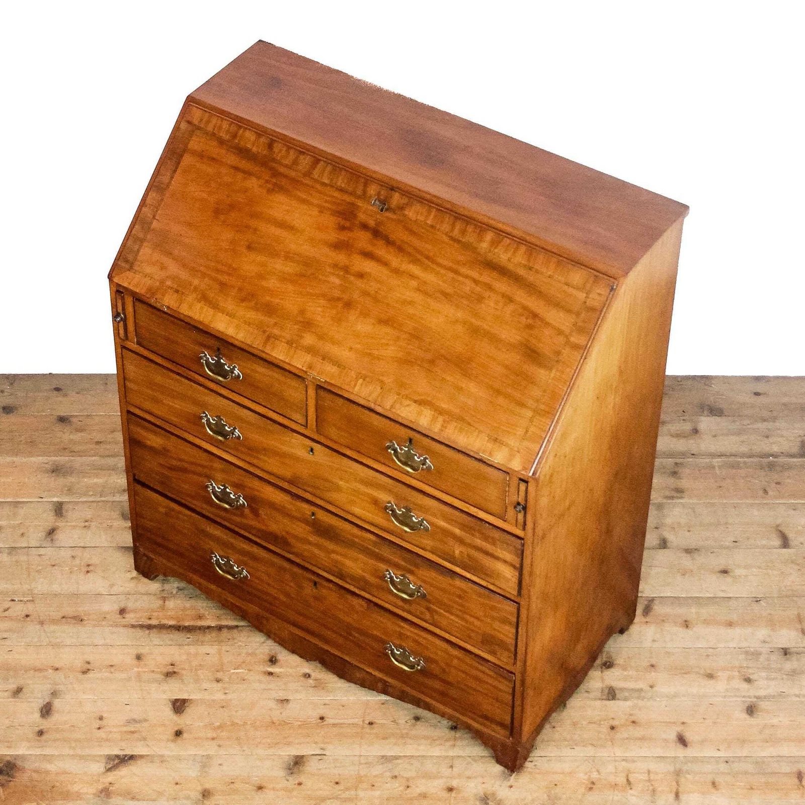 Antique Georgian Walnut Bureau | Antique Bureaux | Antique Furniture | Walnut Furniture | Antique Desks photo vinterior