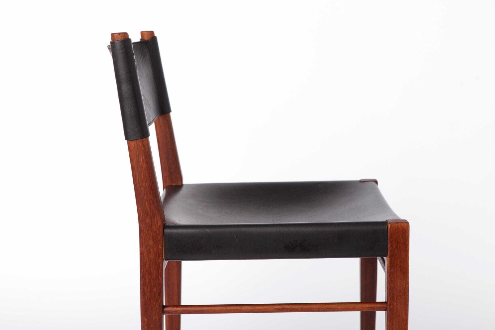Set Of 3 Helmut Magg Dining Chairs – Model 3024 For Deutsche Werkstätten, Mid Century Teak Chairs With Black Saddle Leather photo vinterior