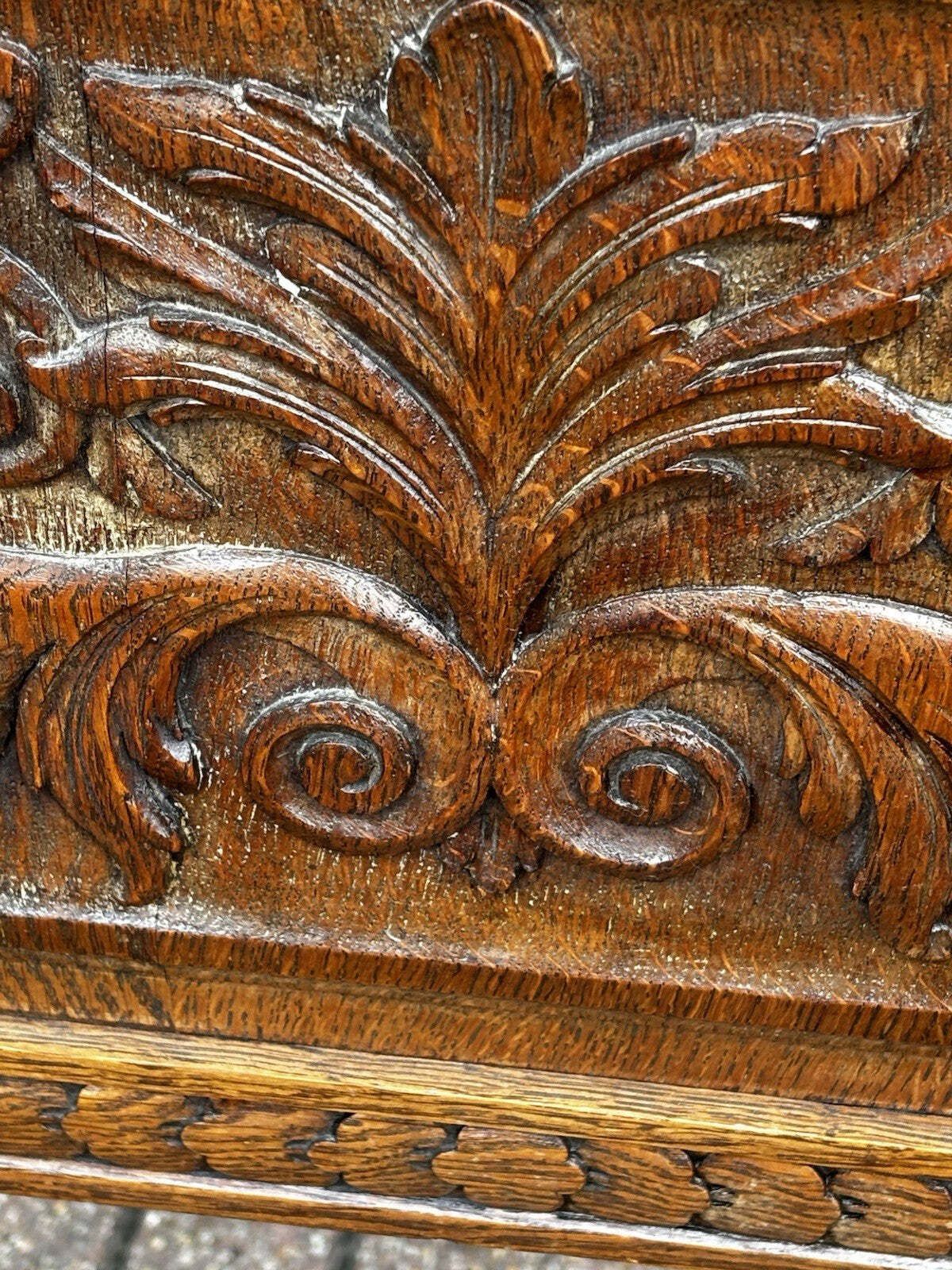 photo furniture Edwardian Oak Chair, With Finely Carved Lion Heads Decoration