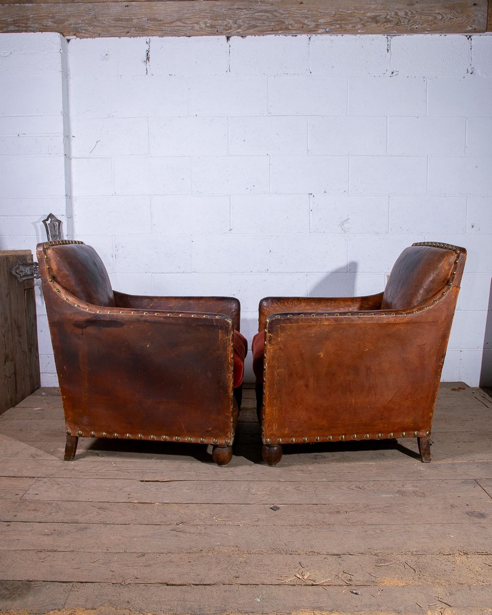 photo furniture Pair Of Art Deco Leather Club Armchairs