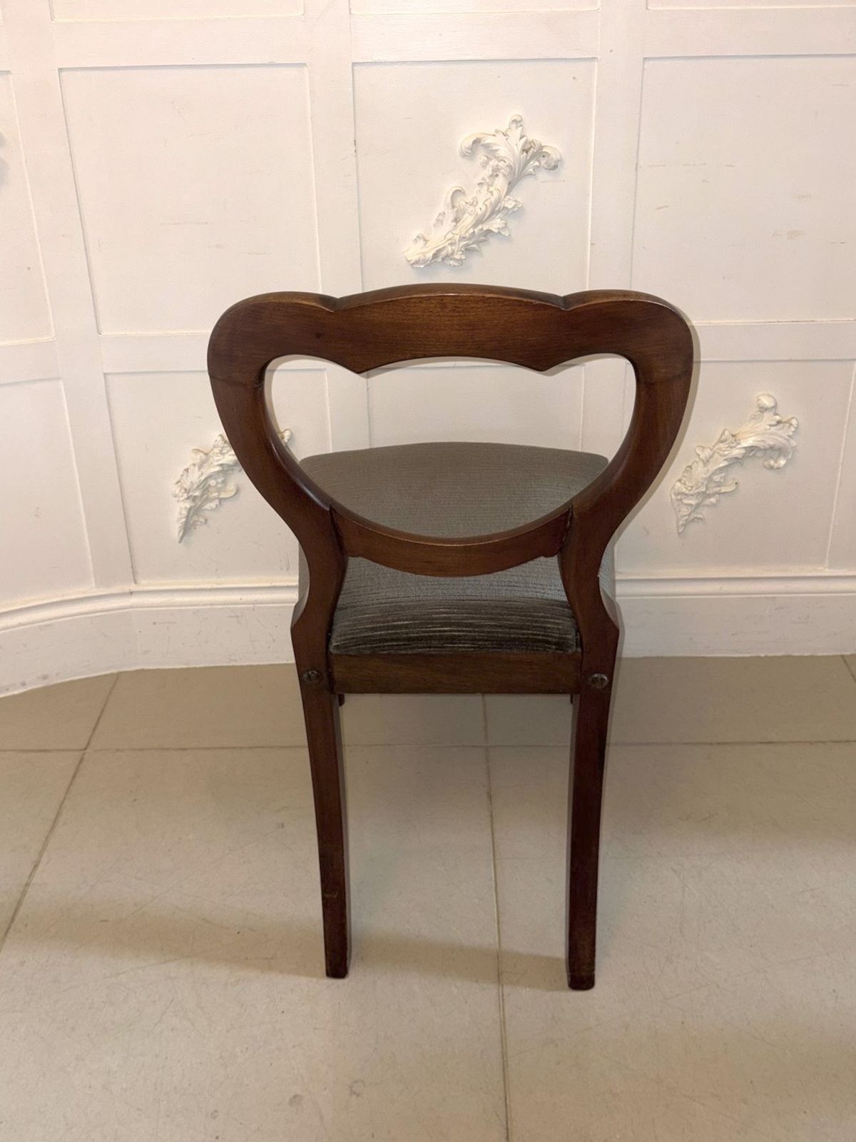 photo furniture Antique Mahogany Balloon Back Dining Chairs – Set Of Four