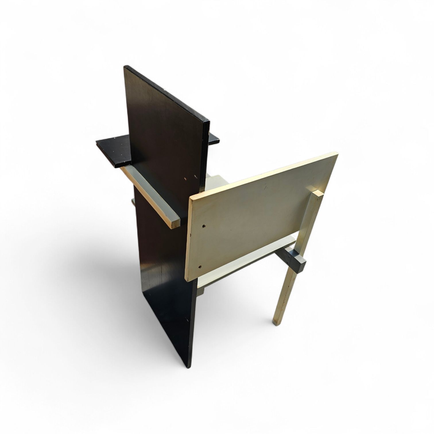 photo furniture Old Berlin Chair / Berlijnse Stoel / Gerrit Rietveld / Signs Of Repair ( 2 Screws )