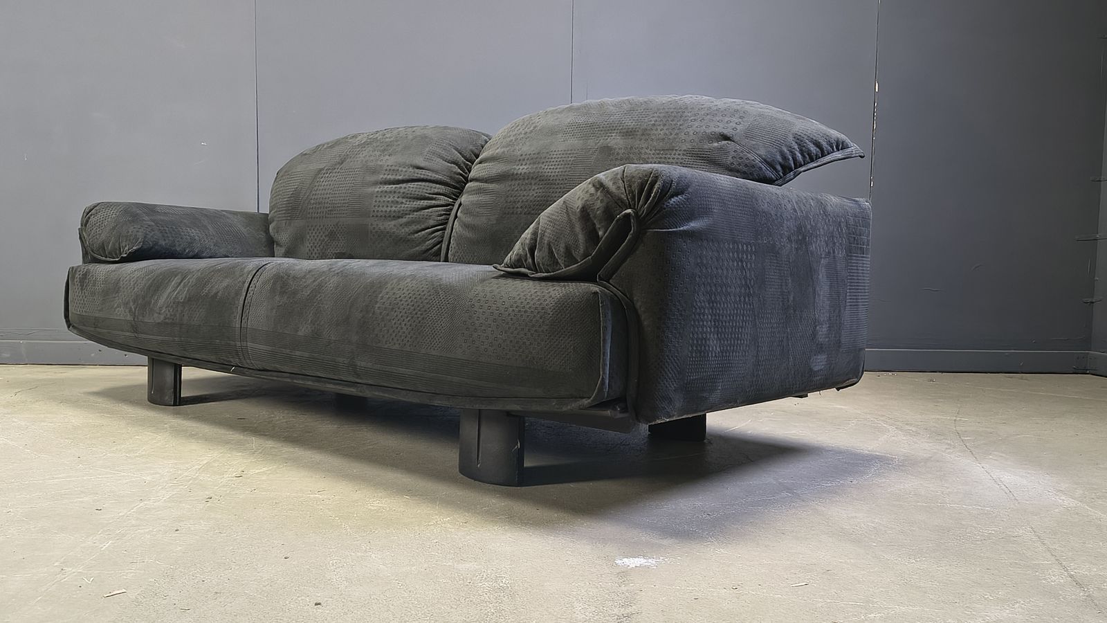 Velvet Sofa By Saporiti Italia, 1980s photo vintage