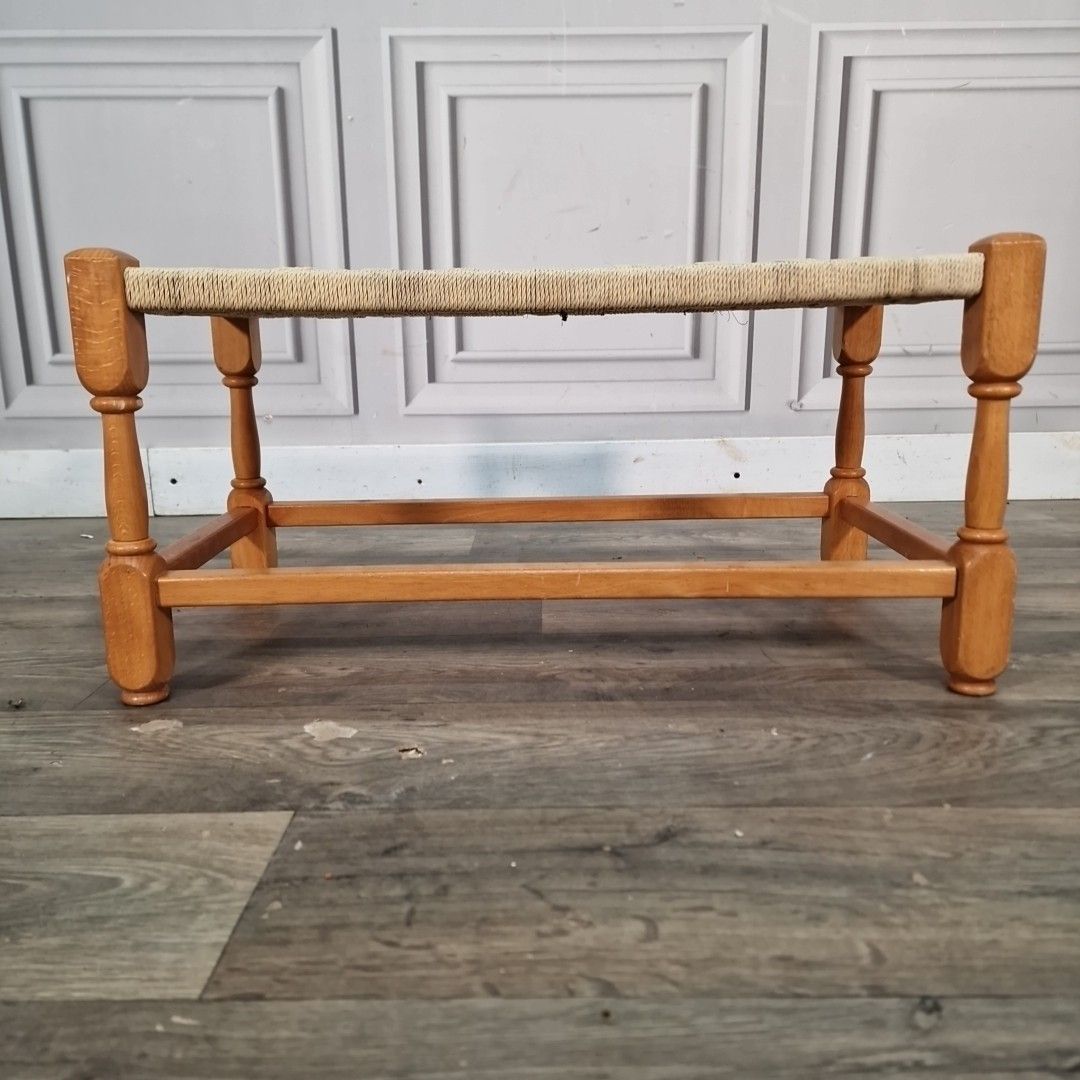 photo vintage Vintage Oak Stool Woven Rush Rope Seat Footstool Bench Rest Wooden Mcm