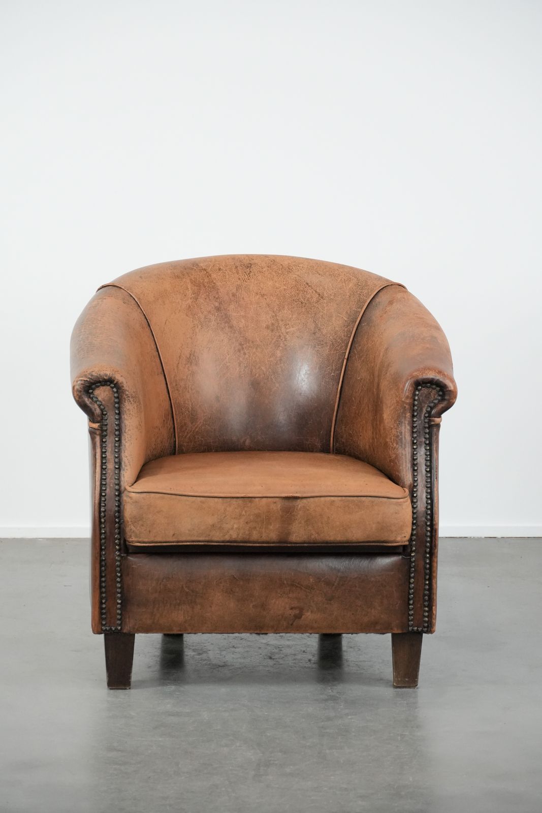 Tijdloze Vintage Schapenleren Club Fauteuil Met Karakter En Mooie Patina photo furniture