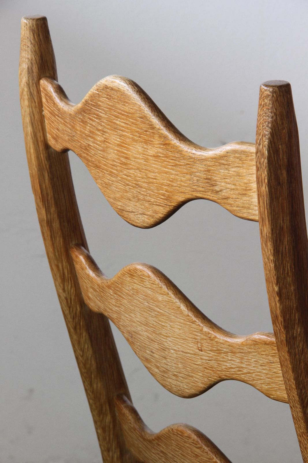 photo vinterior Vintage 1960s Danish Tall Back Brutalist Chairs By Henning Kjærnulf, Set Of 8