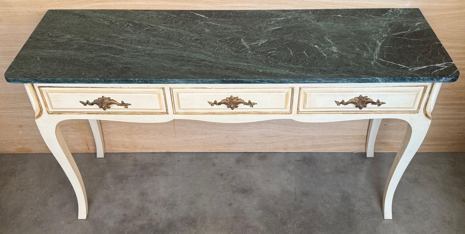 Console française du XXe siècle laquée blanc, plateau en marbre vert photo Mobilier
