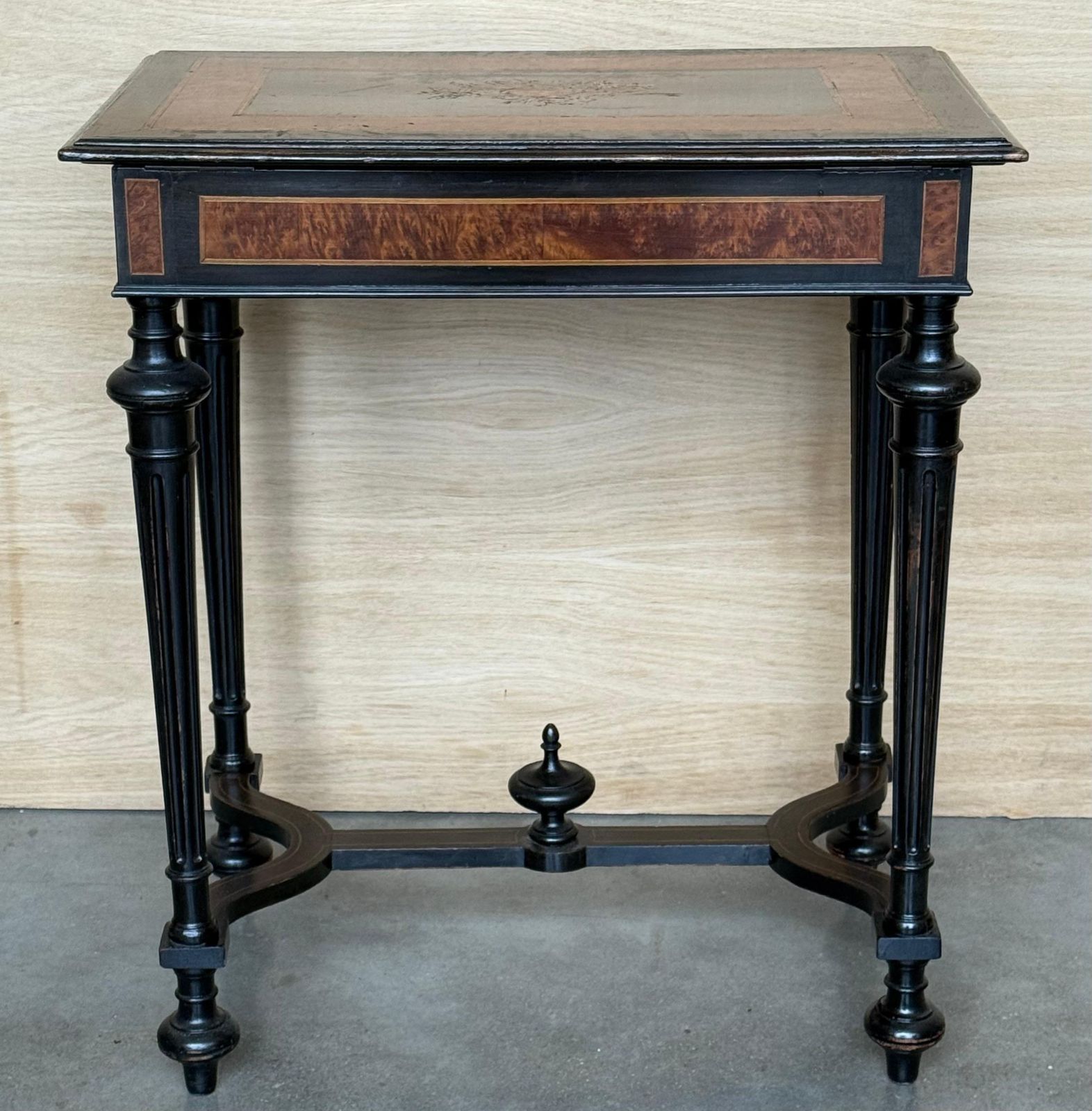 photo furniture Table de couture ou table d'appoint Napoléon III en bois et marqueterie, France, fin du XIXe siècle