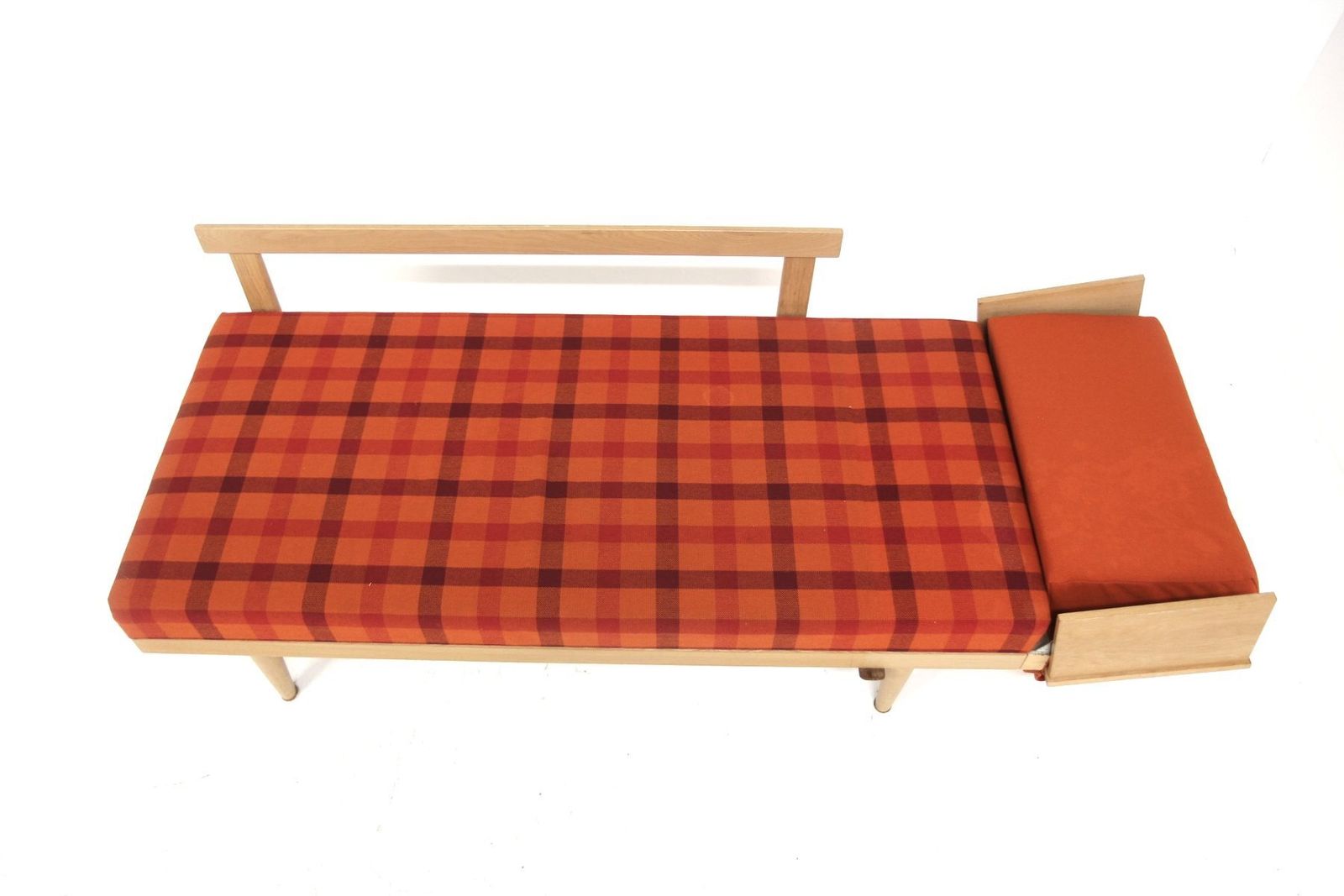 2587.0 Svane Daybeds And Table By Haldor Vik And Ingmar Relling For Ekornes, Norway, 1960s, Set Of 3 photo