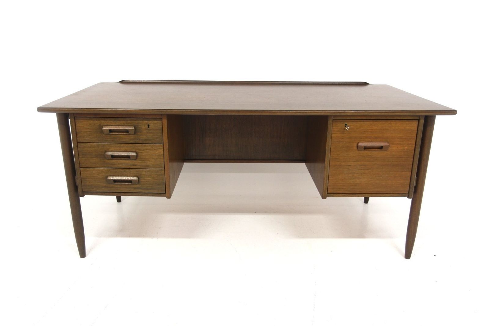 Scandinavian Oak Desk From Lelångs Möbelfabrik, Bengtfors, Sweden, 1960s photo vinterior