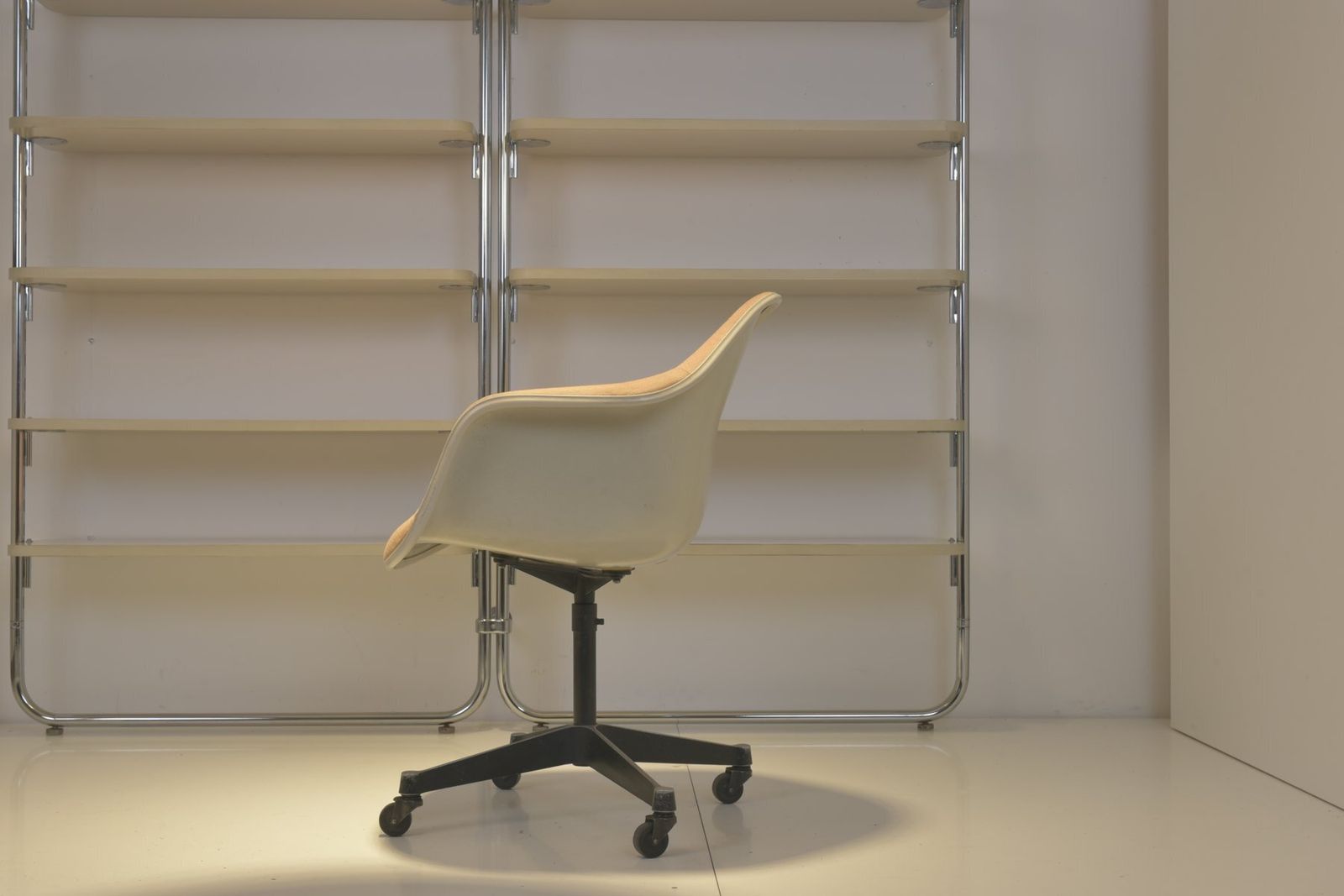 photo furniture Swivel Armchair By Charles And Ray Eames For Miller Collection, 1970s