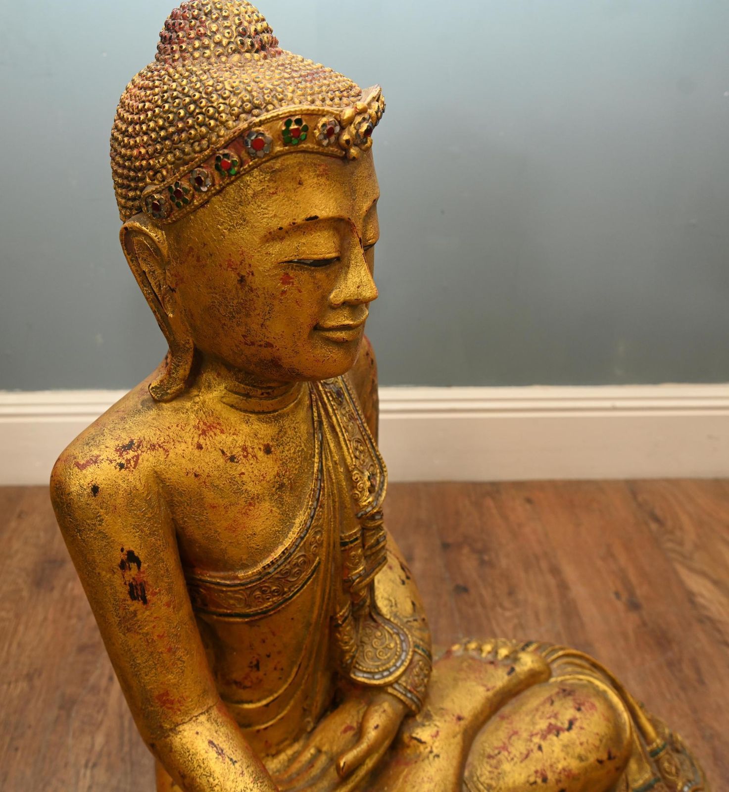 Carved Burmese Buddhist Statue Lotus Buddha Carving Myanmar photo vinterior