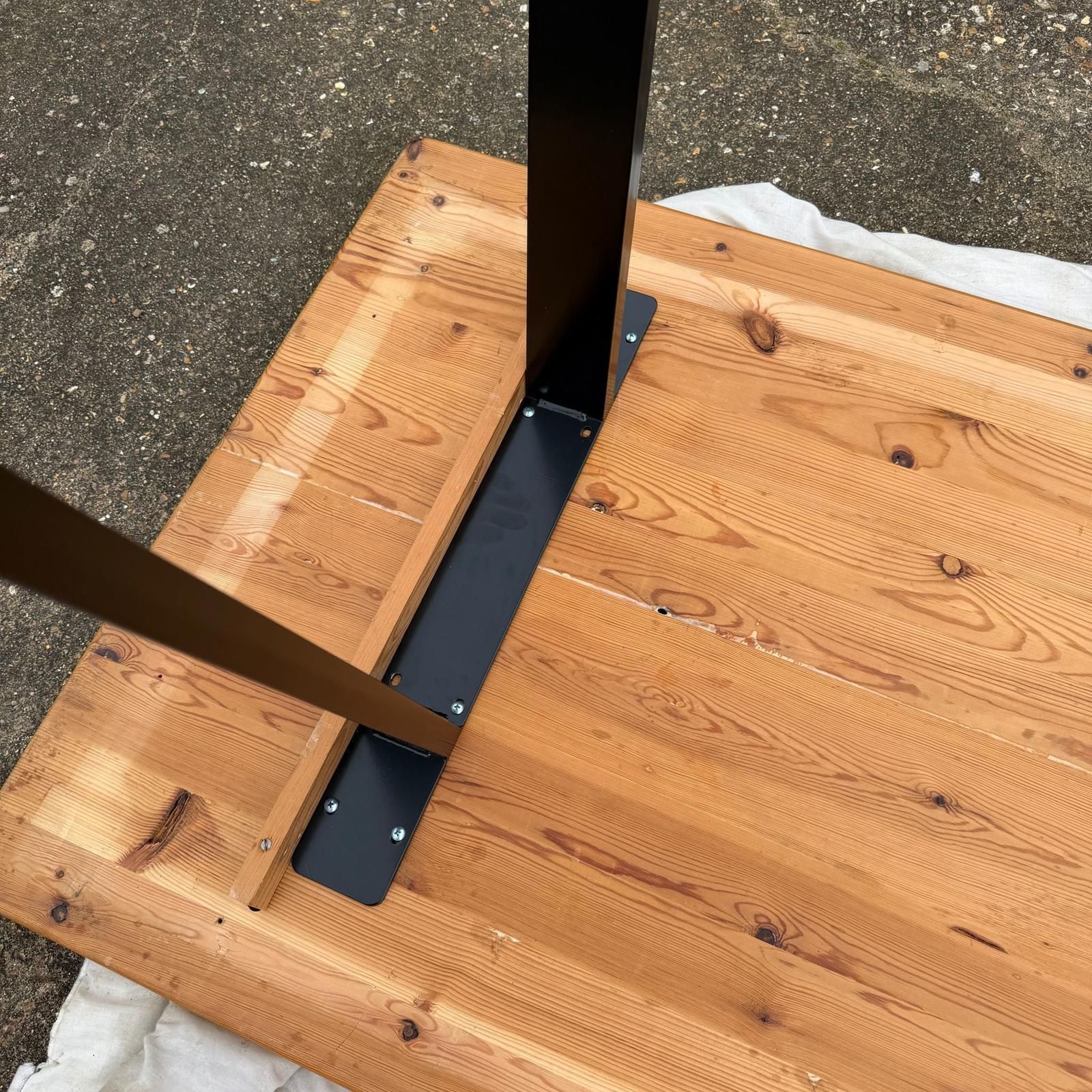 369.0 Reclaimed Pine Farmhouse Table Modern Trapezium Metal Industrial Legs Seats 6/8 photo