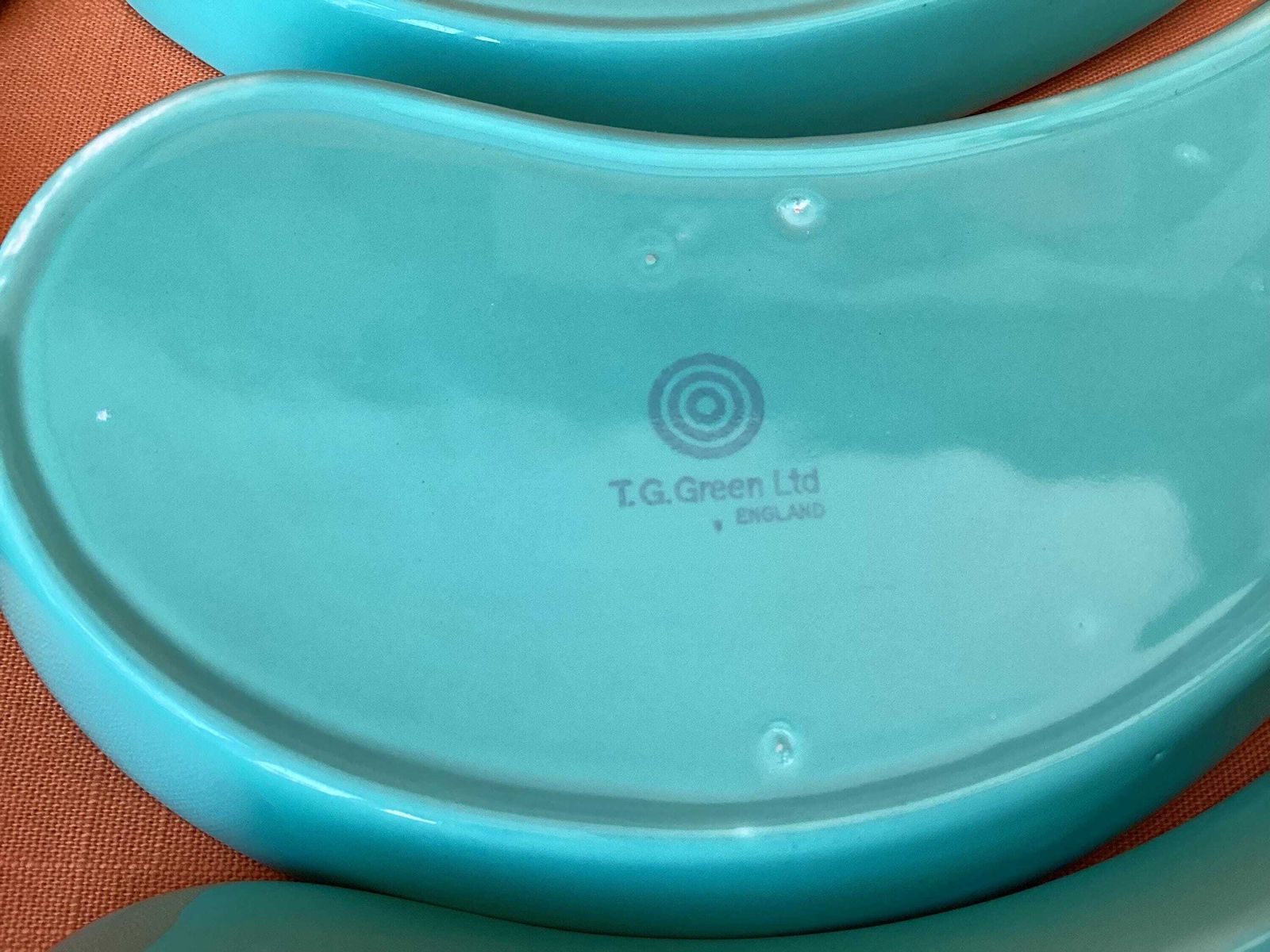 photo furniture Set Of 6 Vintage Tg Green Kidney Shaped Plates, 1960s 70s Green Serving Dishes