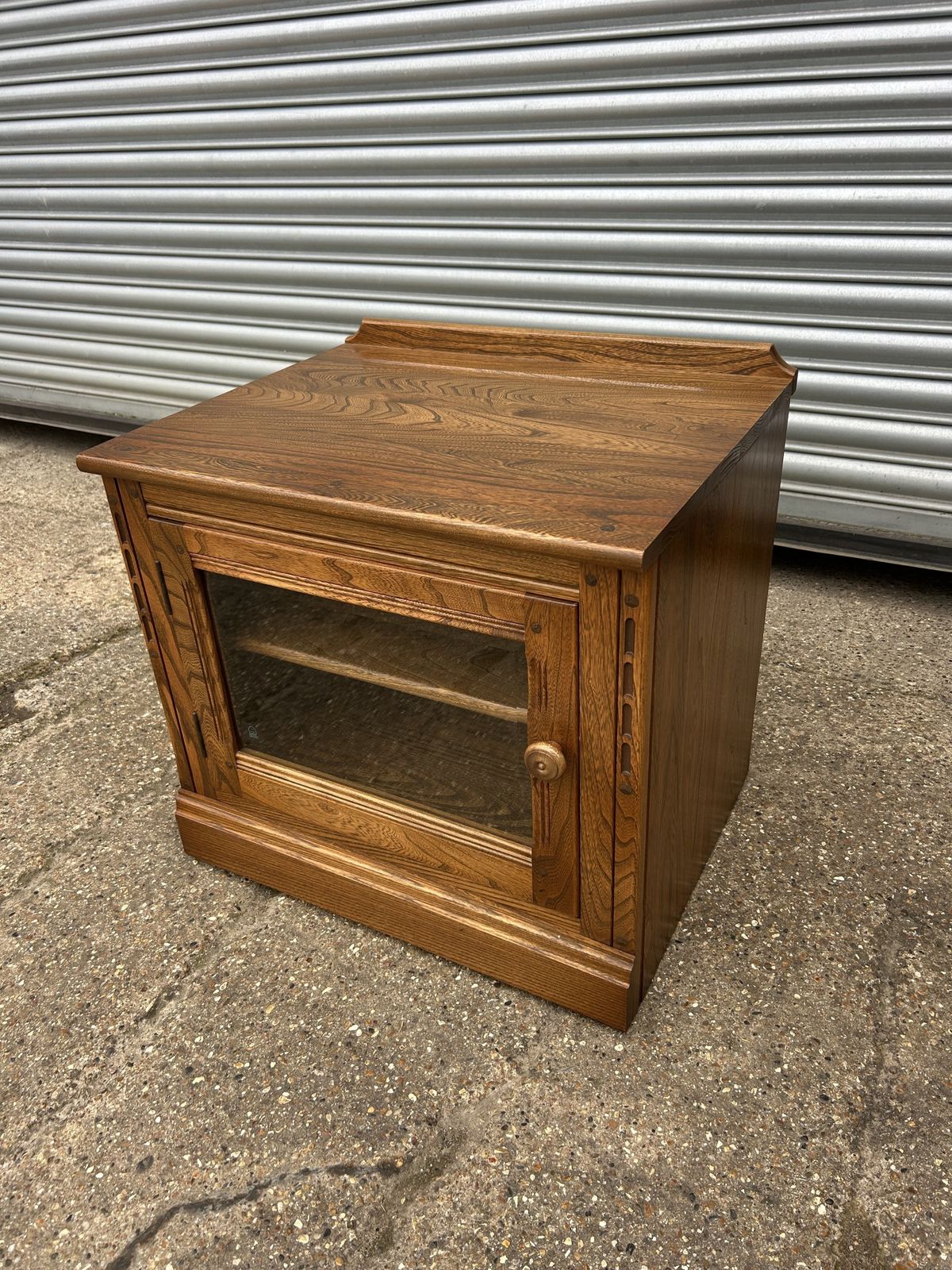 Ercol Mural Golden Dawn Elm Tv Stand photo for sale