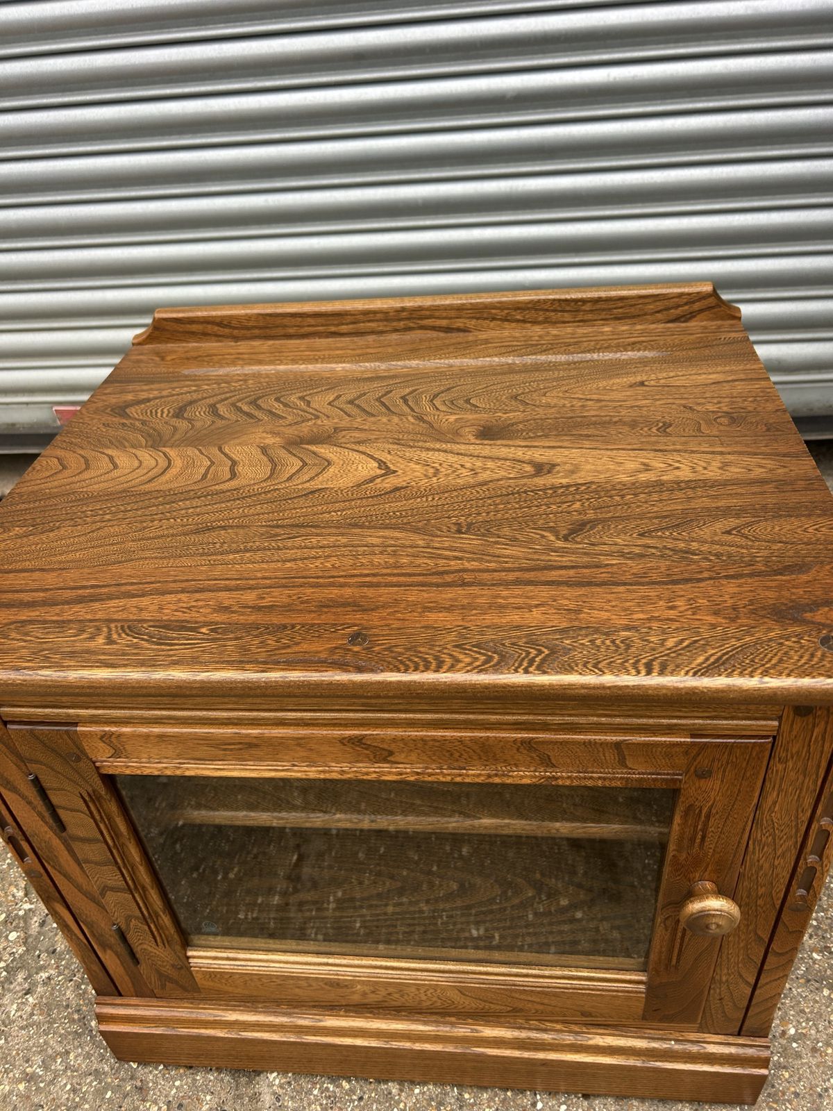 Ercol Mural Golden Dawn Elm Tv Stand photo Furniture