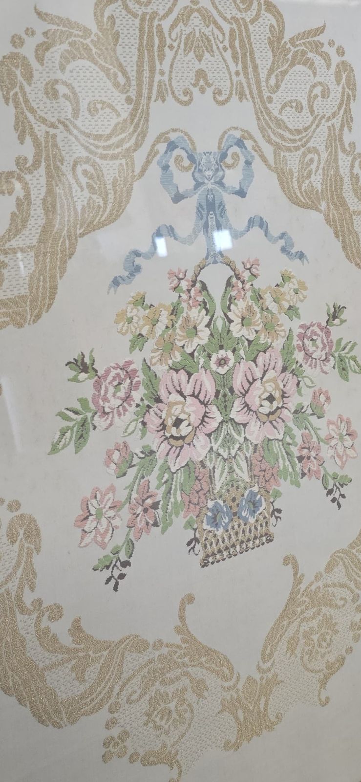 photo for sale Coppia Di Quadri Artigianali A Ricamo Stile Classico E Shabby Chic