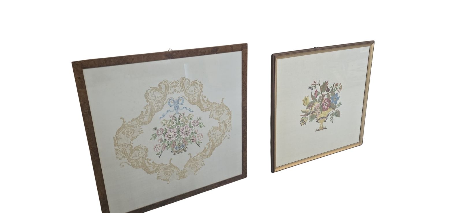 photo vinterior Coppia Di Quadri Artigianali A Ricamo Stile Classico E Shabby Chic