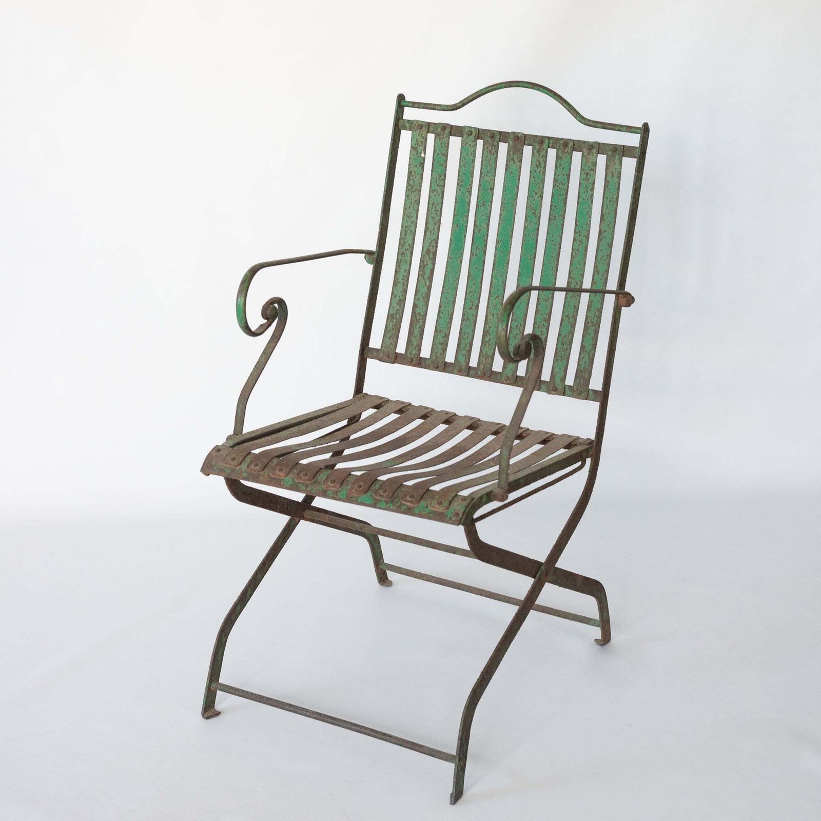 Paar Antieke Smeedijzeren Tuinstoelen, Frans Of Spaans. photo for sale