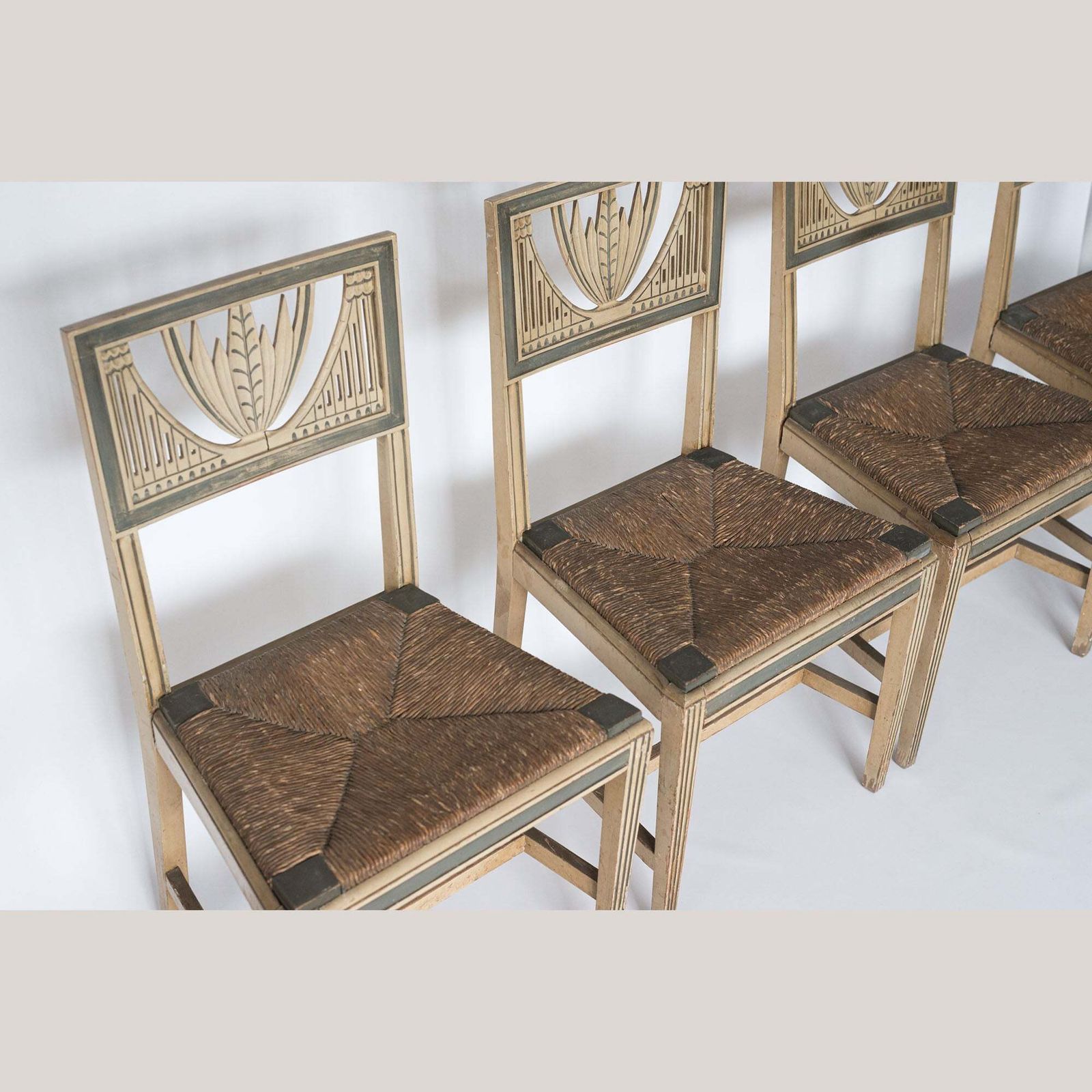 Set Van Vier Neoklassieke Geschilderde Eetkamerstoelen. photo for sale