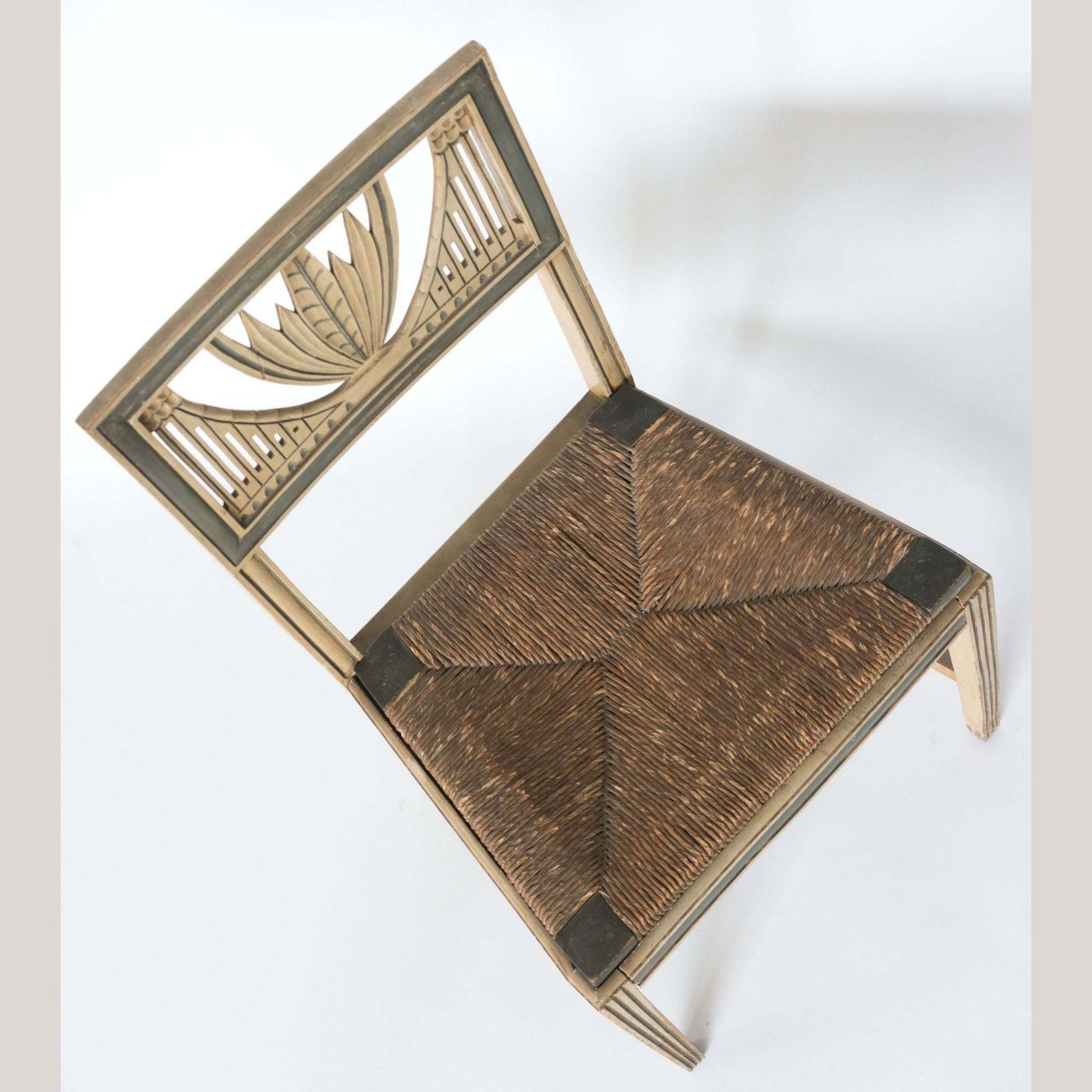 Set Van Vier Neoklassieke Geschilderde Eetkamerstoelen. photo 985.0