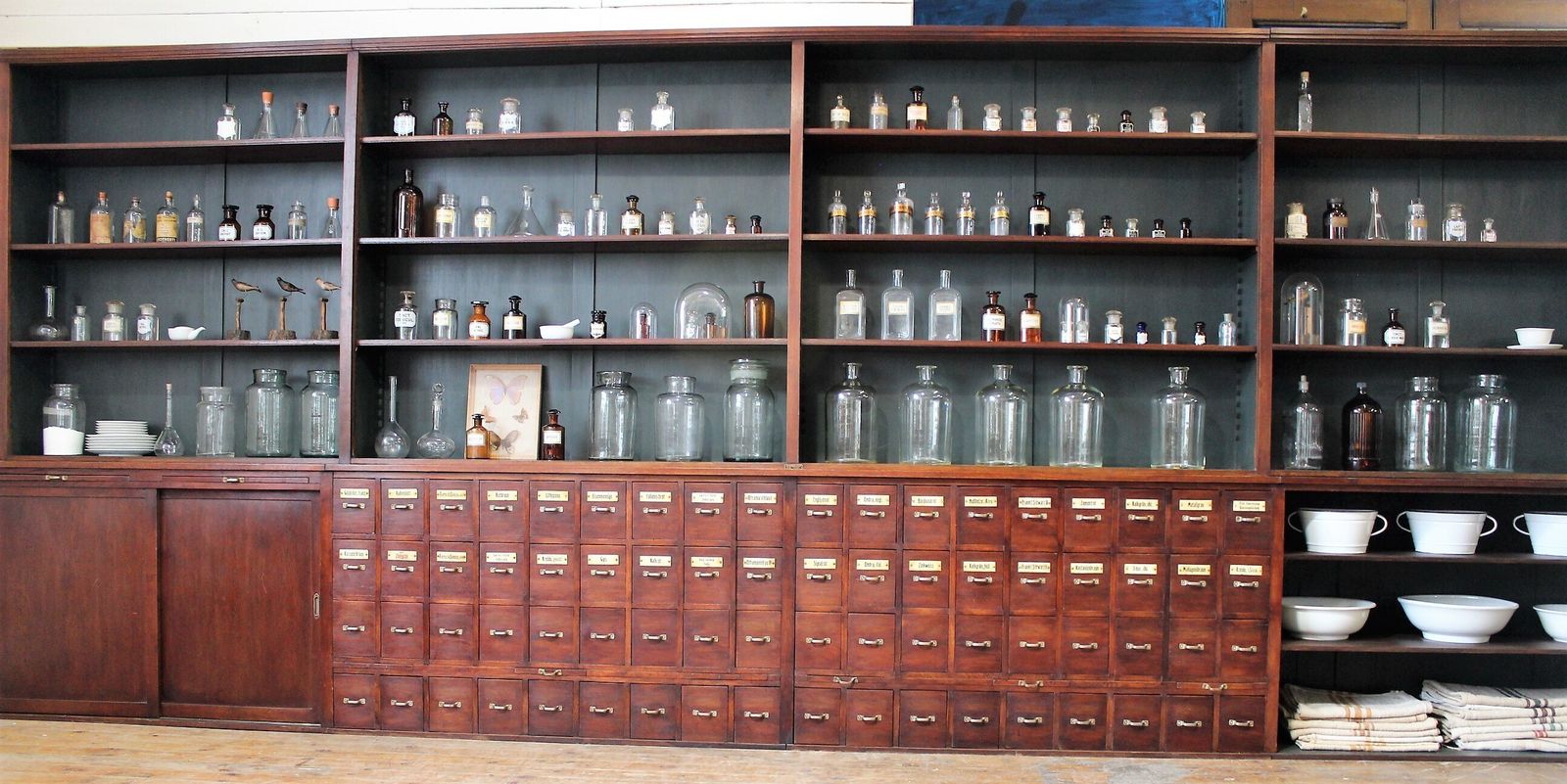 Large Old German Apothecary/Chemists/Pharmacy Shop Display Bar Restaurant 1920s