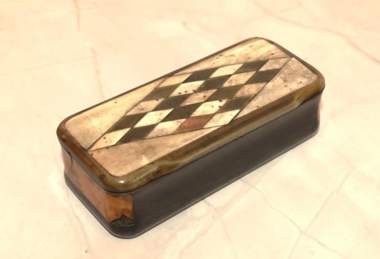 photo furniture Georgian Horn Snuff Box Parquetry Lid, George III, 1806
