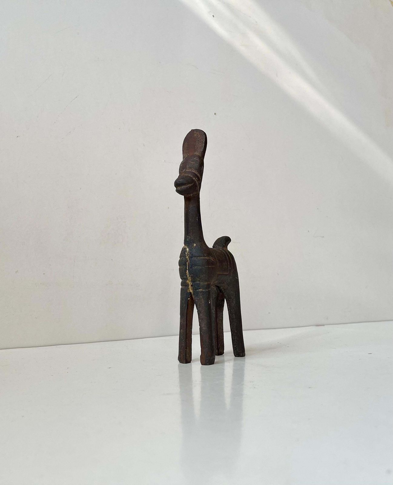 photo furniture Old Bankura Naive Horse Figurine In Cast Iron, Mid 20th Century
