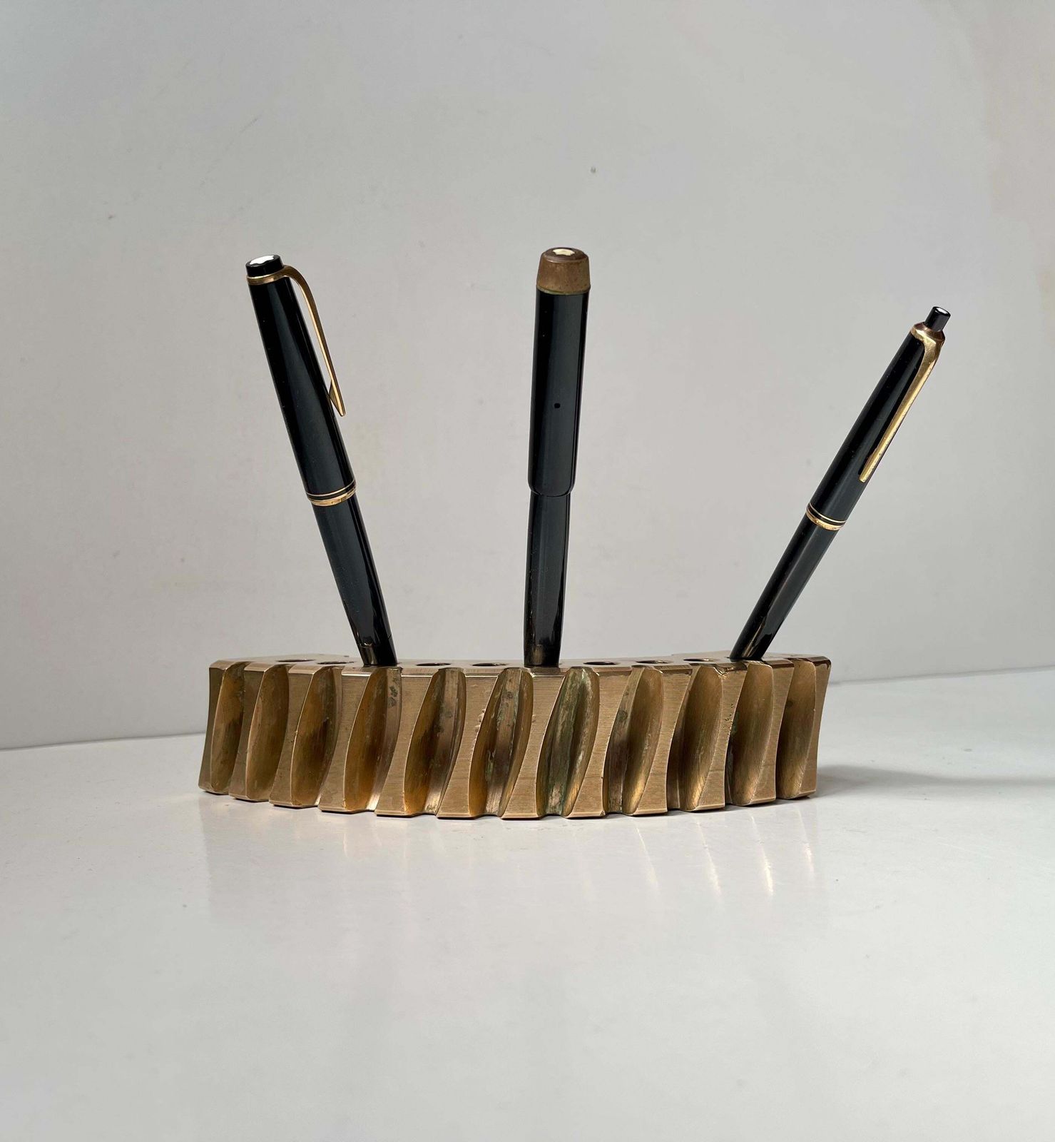 Scandinavianbrutalist Object In Polished Bronze   Gear Fragment Penholder, 1970s photo vinterior