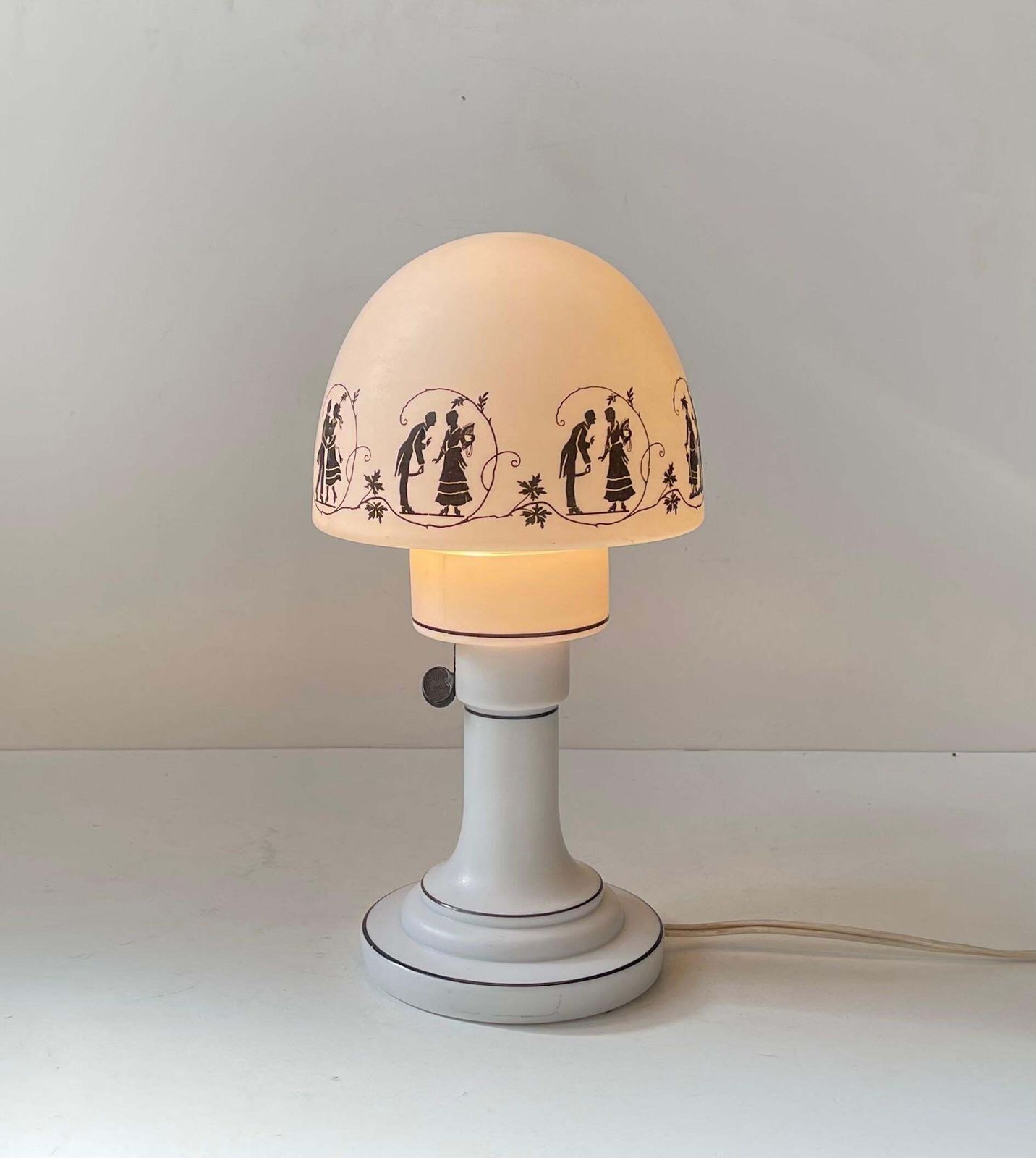 Parisian Art Deco Milk Glass Table Lamp W. Romantic Silhuets, 1920s photo Lighting
