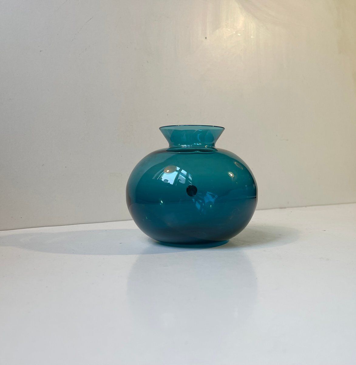 Modernist Petrol Blue Glass Vase By Gunnar Ander For Lindshammar, 1950s
