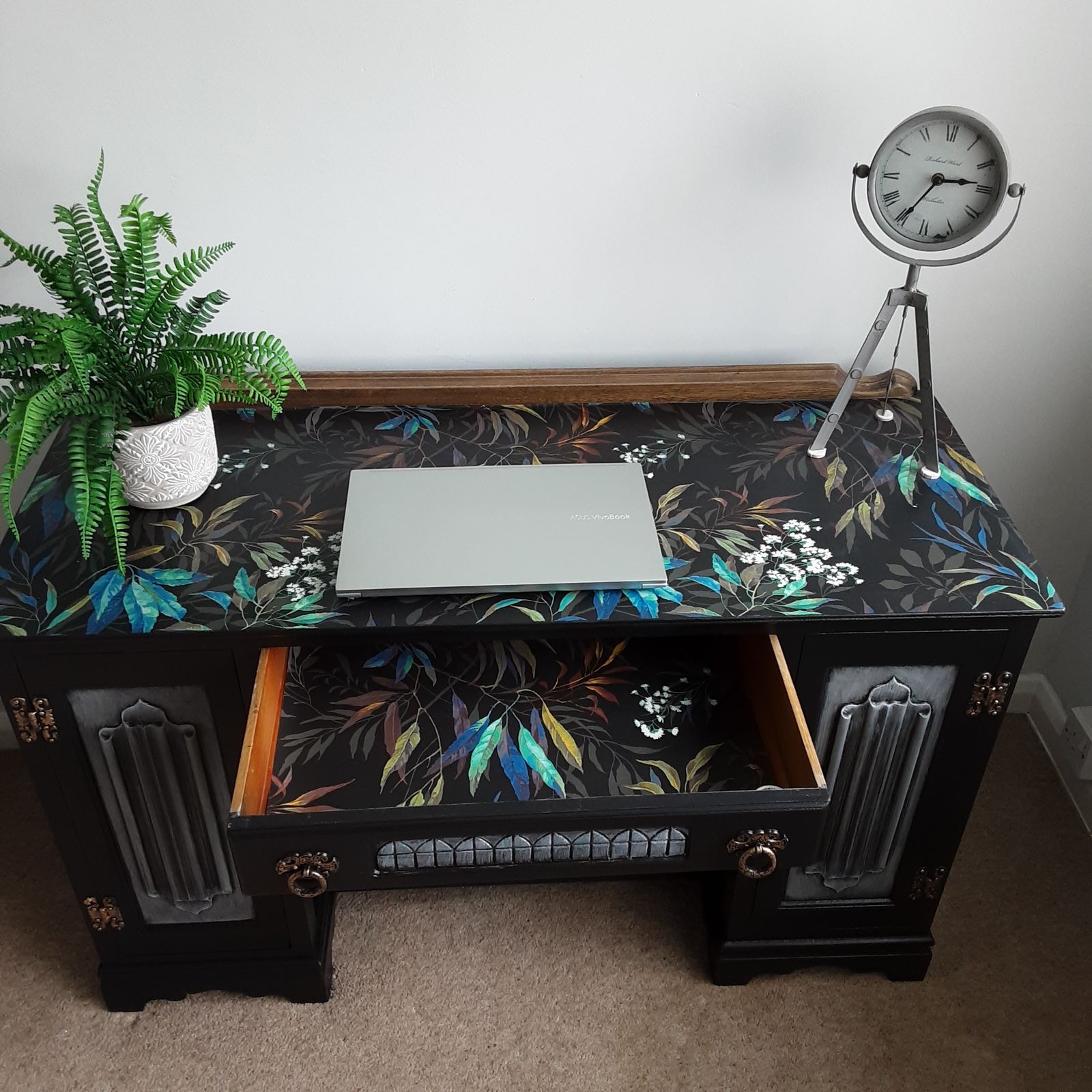 Old Charm French Style Desk., 1970s photo 595.0