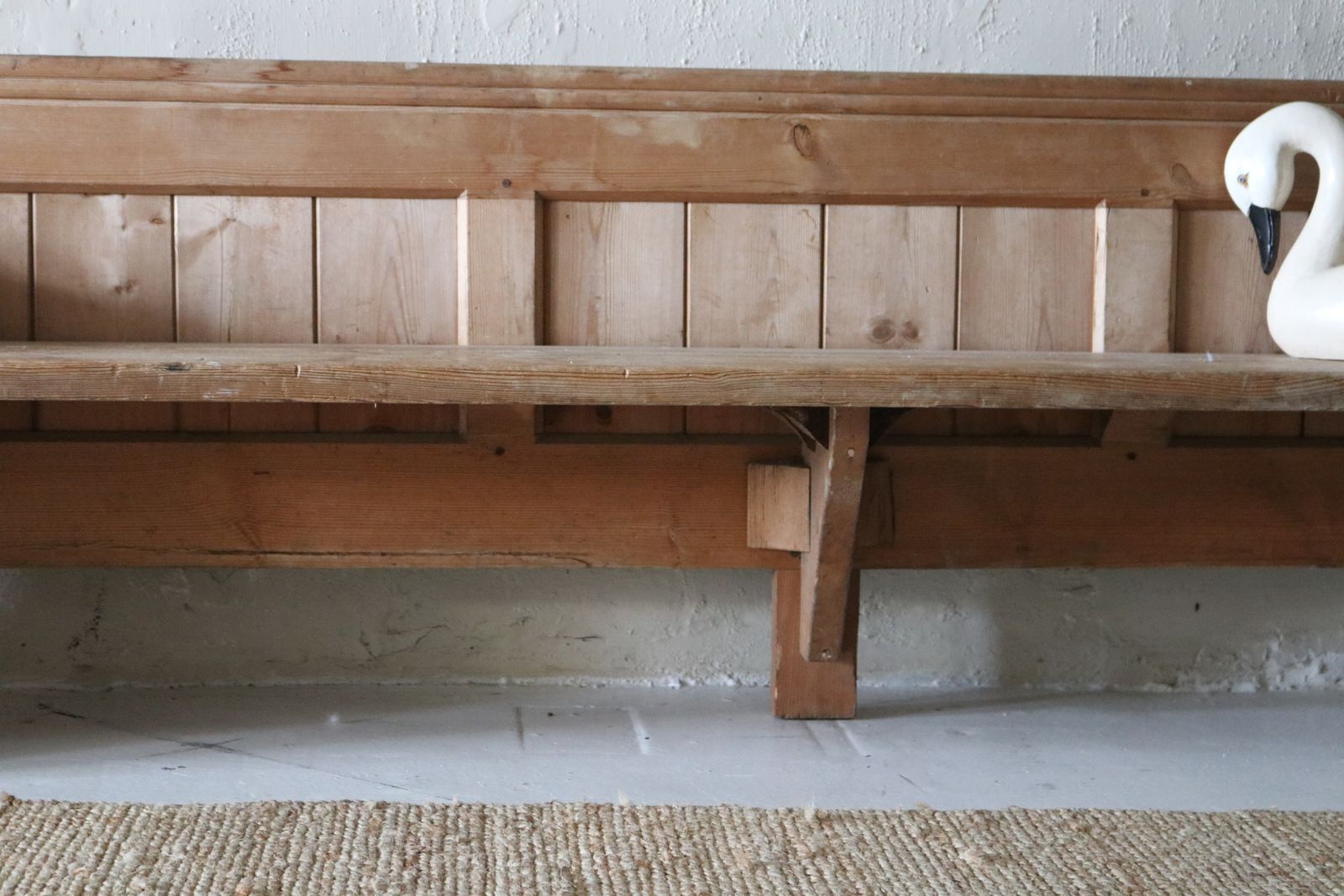 photo vinterior Antique Pine Children's Church Pew
