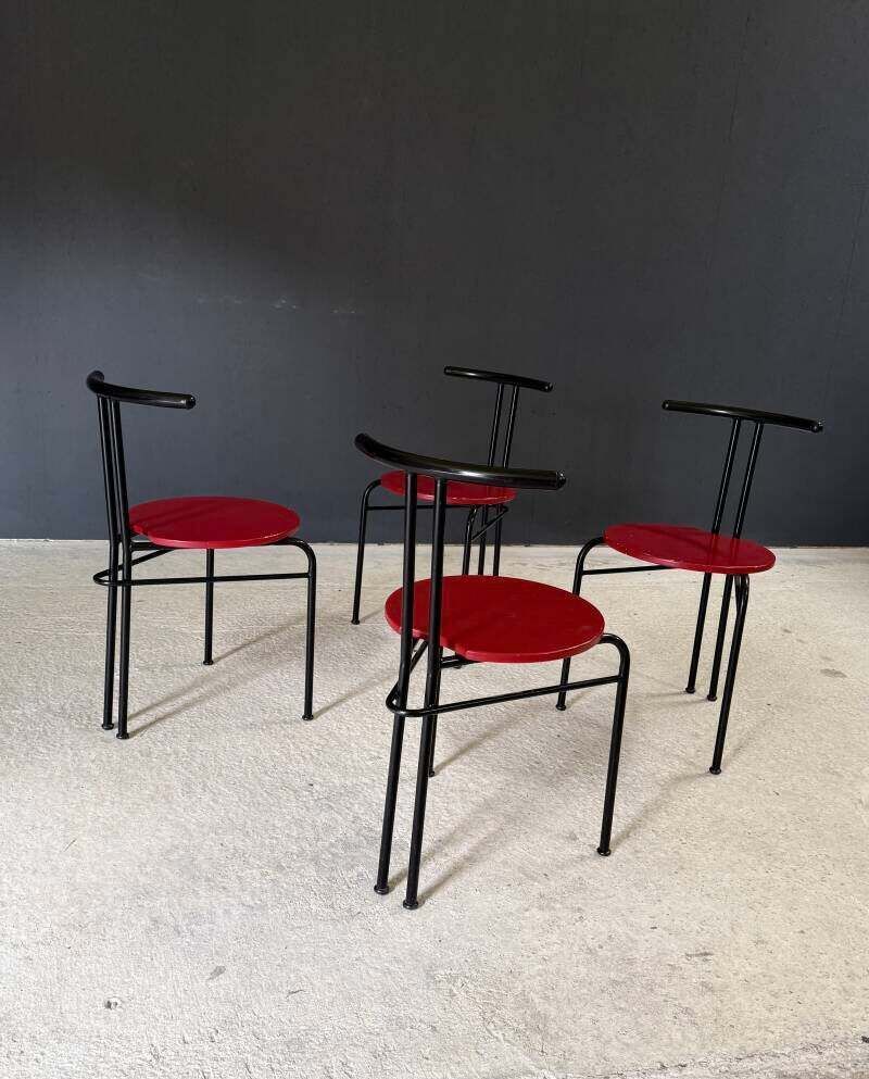 photo furniture Postmodern Design Slanke Eetkamerstoelen, Italië Ca. Jaren 1980