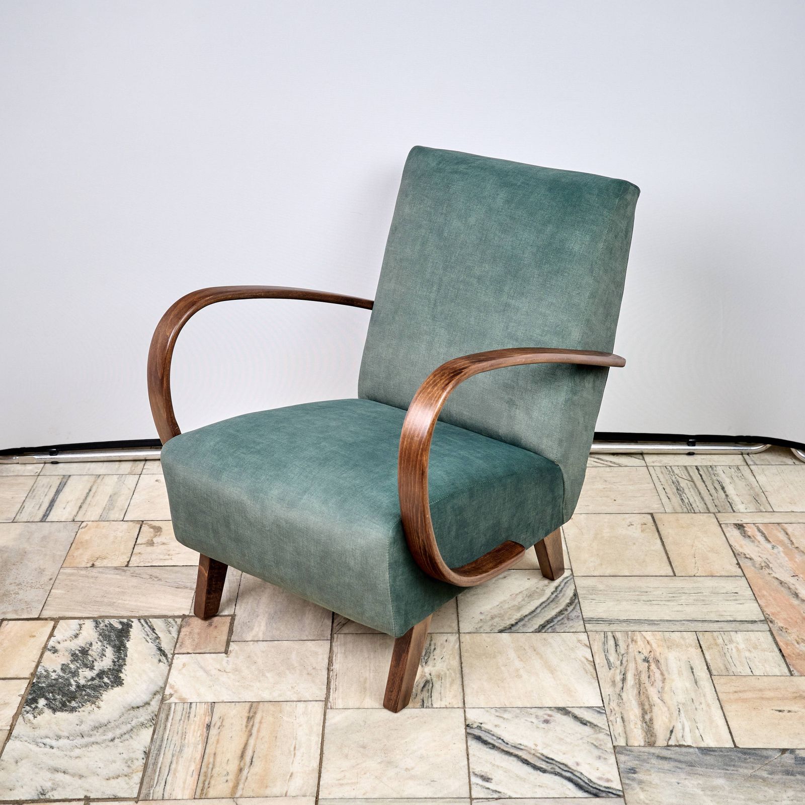 H 410 Armchair Designed By Jindrich Halabala, 1940s, Czechoslovakia photo vintage