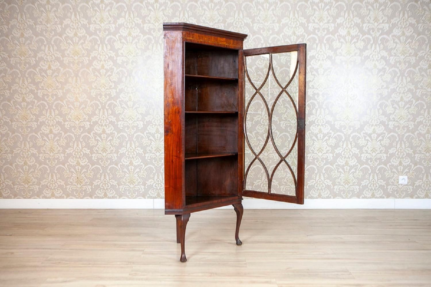 Late 19th Century English Corner Display Cabinet In Brown photo vintage