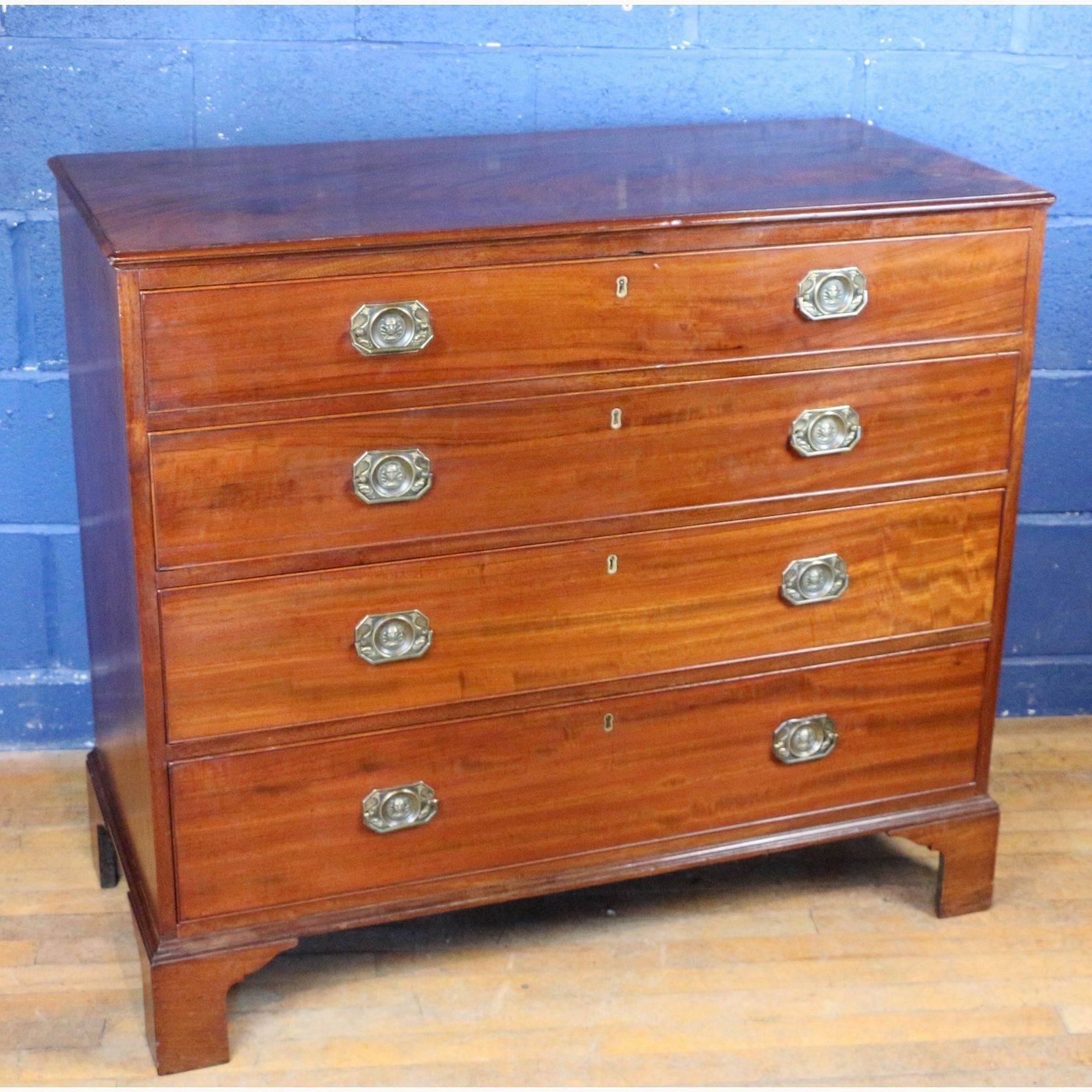 A Quality Georgian Mahogany Graduated Chest Of Four Drawers Raised On Bracket Feet photo furniture