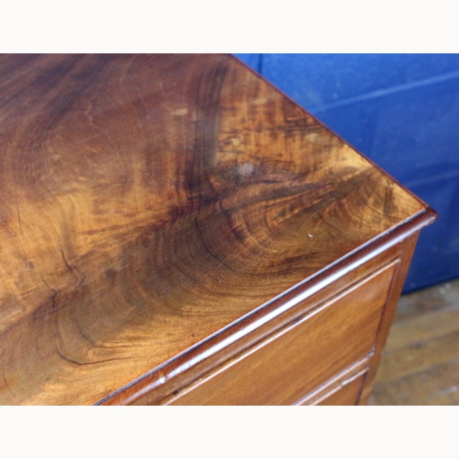A Quality Georgian Mahogany Graduated Chest Of Four Drawers Raised On Bracket Feet photo Furniture