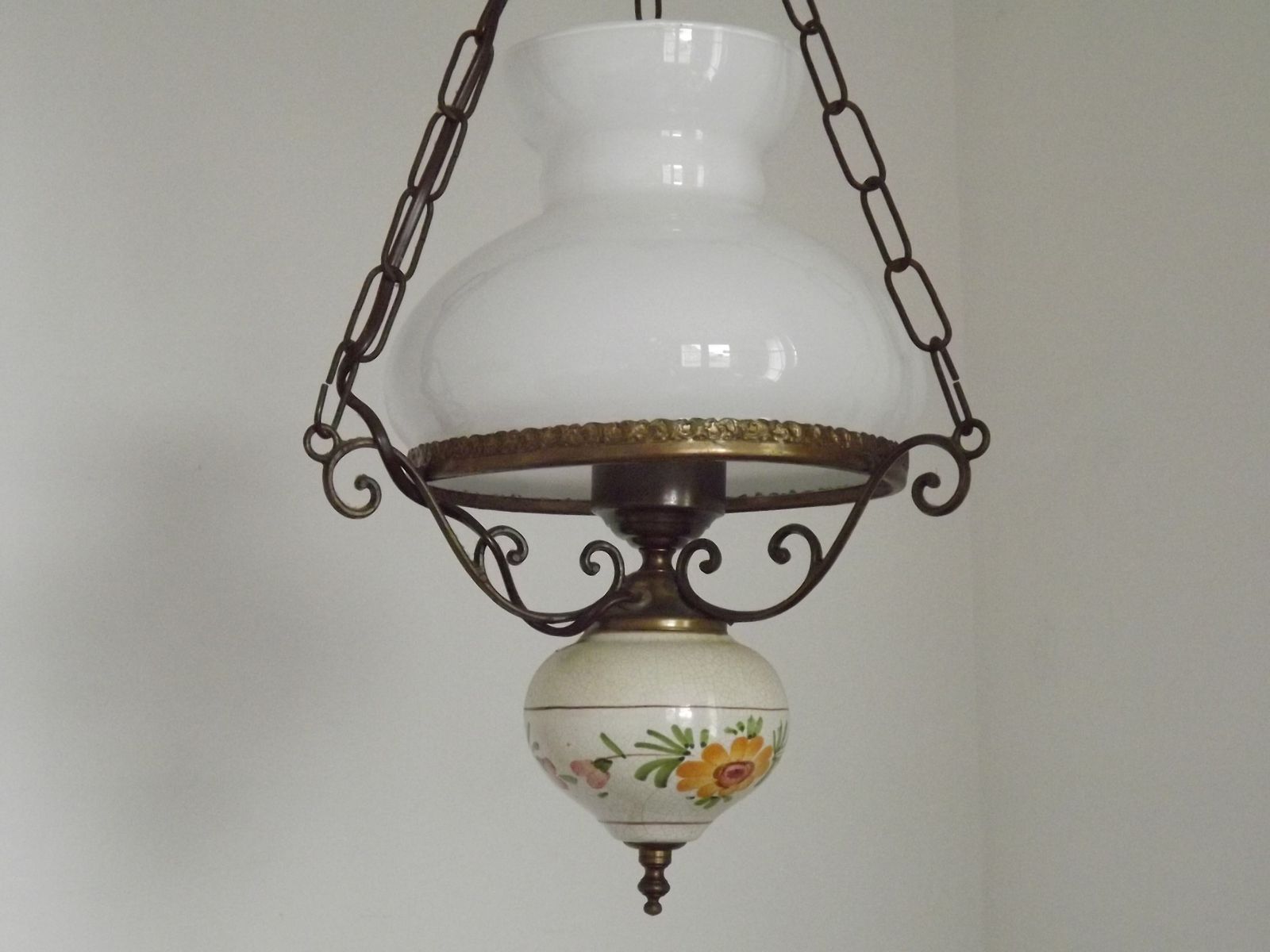 Lanterne mid-century française, abat-jour en verre opaque, finial floral photo 89.0