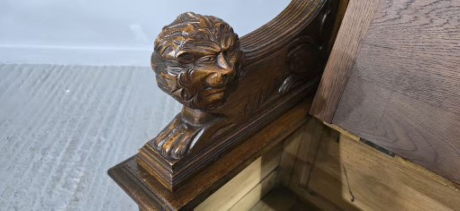 photo furniture Excellent Green Man Hall Monks Bench