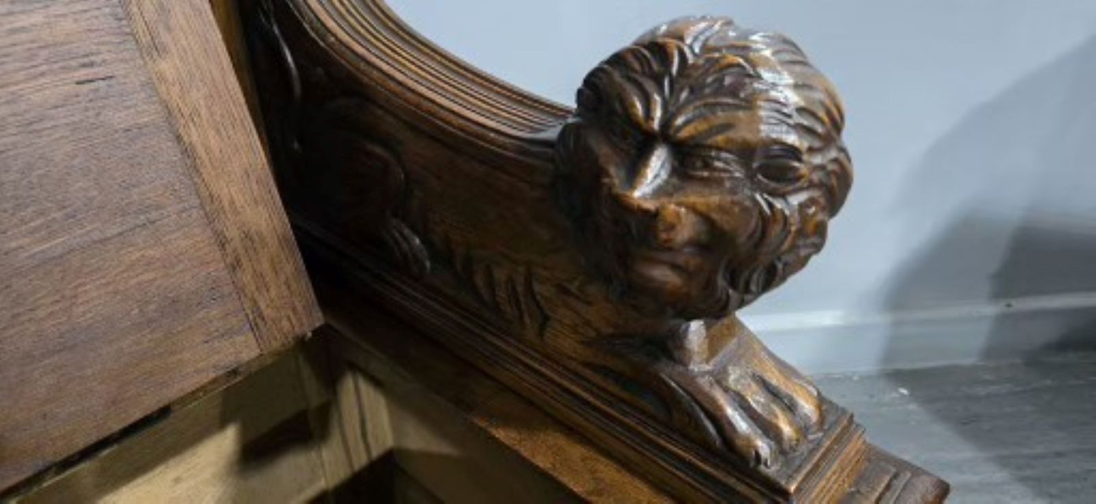photo for sale Excellent Green Man Hall Monks Bench