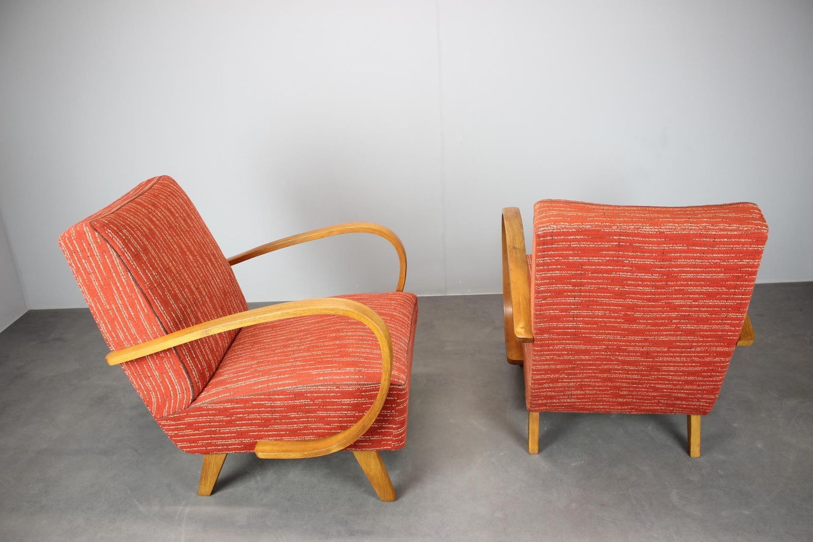 photo furniture Pair Of Mid Century Halabala Lounge Chairs, Bentwood Armchairs, Czechoslovakia 1